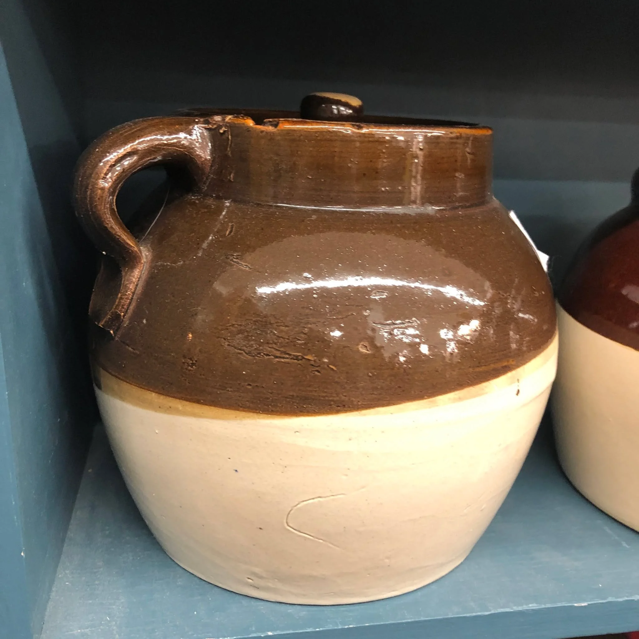 #waybackwednesday❤️ winter cookware! #heretodaymaybetomorrowmaybenot #antiques #decorandmore #vintage #rocantiques #roc #cdga #OMA #ontariomallantiques #waybackwednesday #vintageliving #vintage #collectibles #vintageny #antiquesnewyork #rocantiques