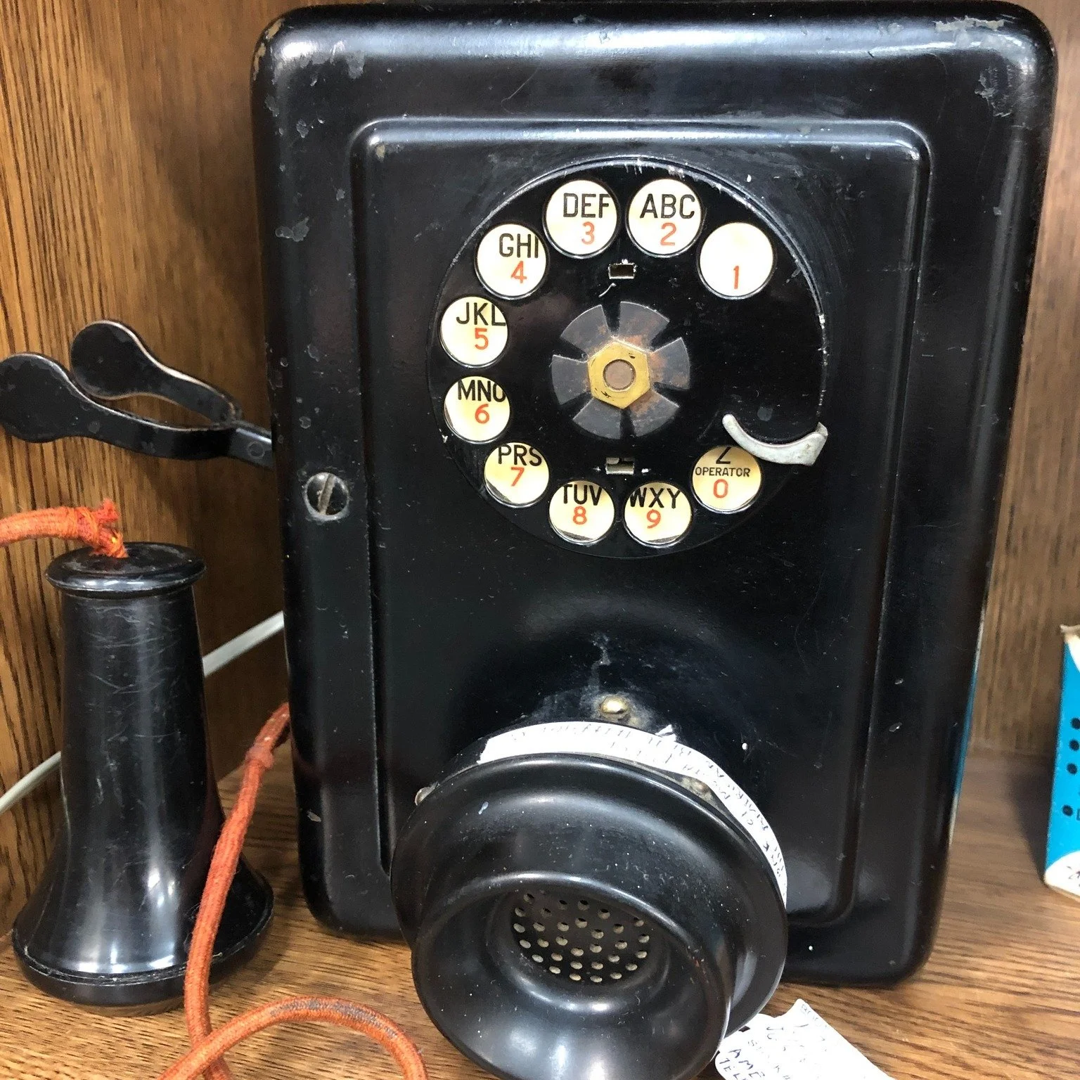 #waybackwednesday❤️ Hello, can you hear me? #heretodaymaybetomorrowmaybenot #antiques #decorandmore #vintage #rocantiques #roc #cdga #OMA #ontariomallantiques #waybackwednesday #vintageliving #vintage #collectibles #vintageny #antiquesnewyork #rocant