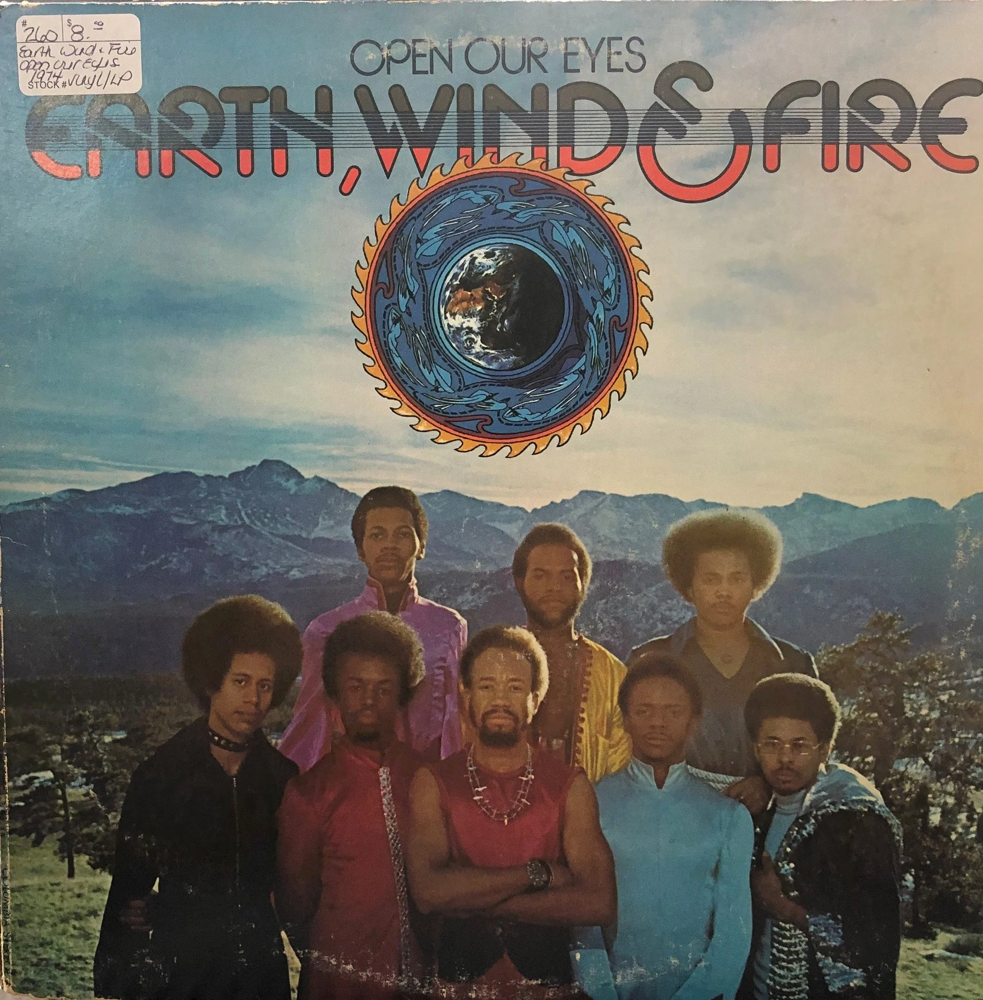 #musicmonday!  Earth, Wind and Fire! #heretodaymaybetomorrowmaybenot #antiques #decorandmore #vintage #rocantiques #roc #cdga #OMA #ontariomallantiques #vintageliving #vintage #collectibles #vintageny #antiquesnewyork
#rocantiques #vinyl #recordalbum