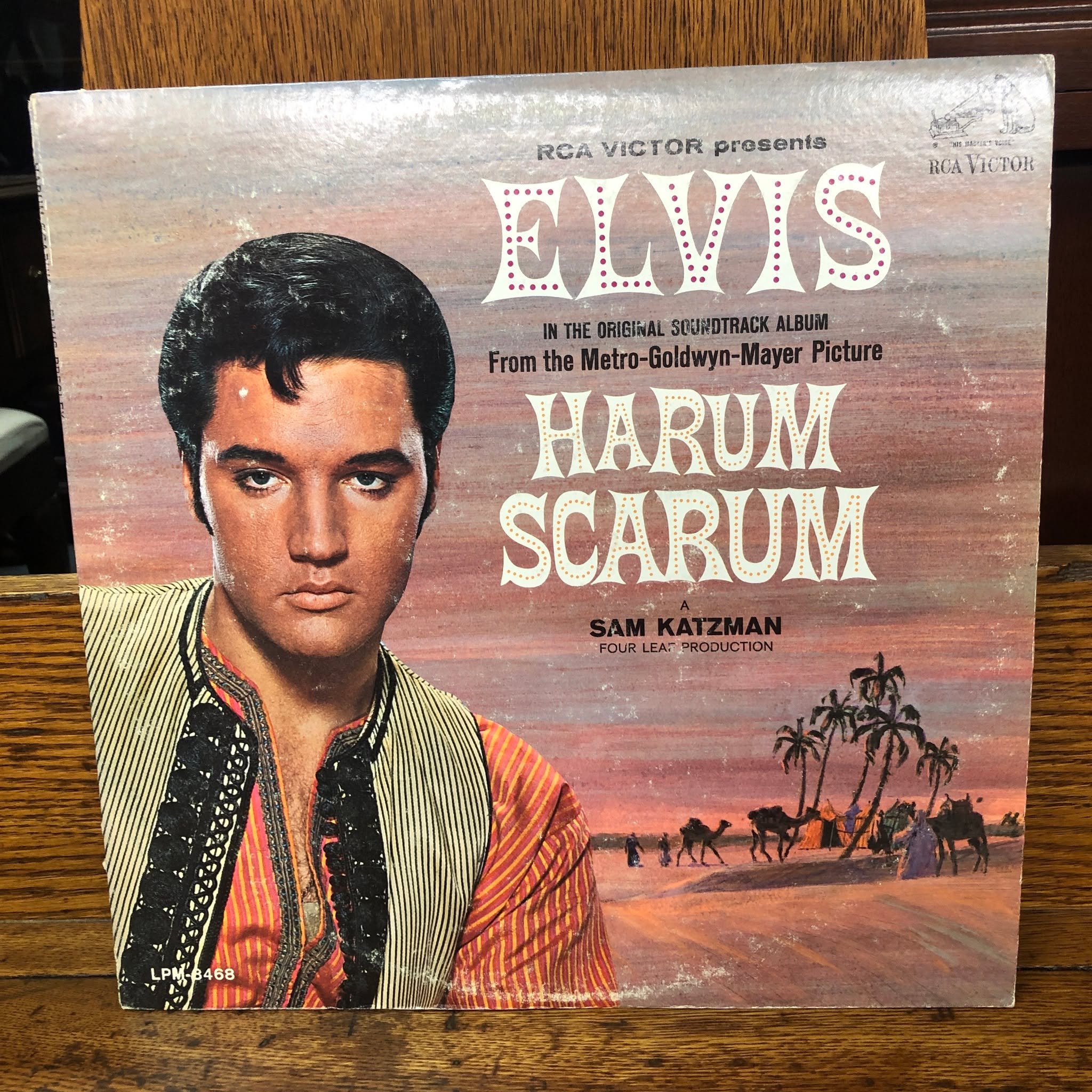 #musicmondays  Elvis on vinyl! #heretodaymaybetomorrowmaybenot #antiques #decorandmore #vintage #rocantiques #roc #cdga #OMA #ontariomallantiques #vintageliving #vintage #collectibles #vintageny #antiquesnewyork
#rocantiques #vinyl #recordalbums