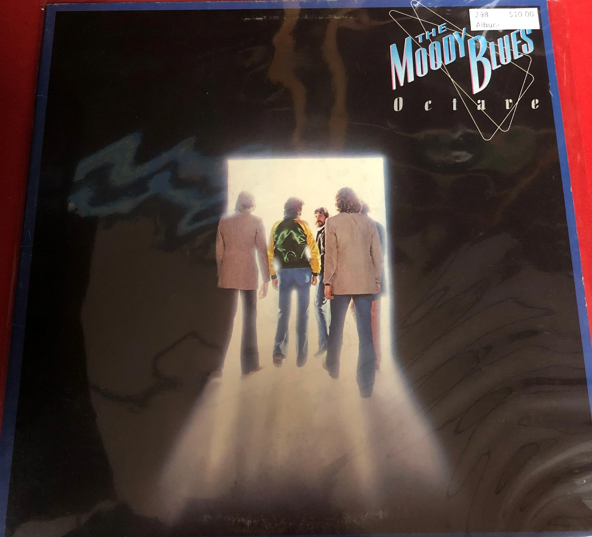 #musicmondays Moody Blues and lots more!  #heretodaymaybetomorrowmaybenot #antiques #decorandmore #vintage #rocantiques #roc #cdga #OMA #ontariomallantiques #vintageliving #vintage #collectibles #vintageny #antiquesnewyork
#rocantiques #vinyl #record