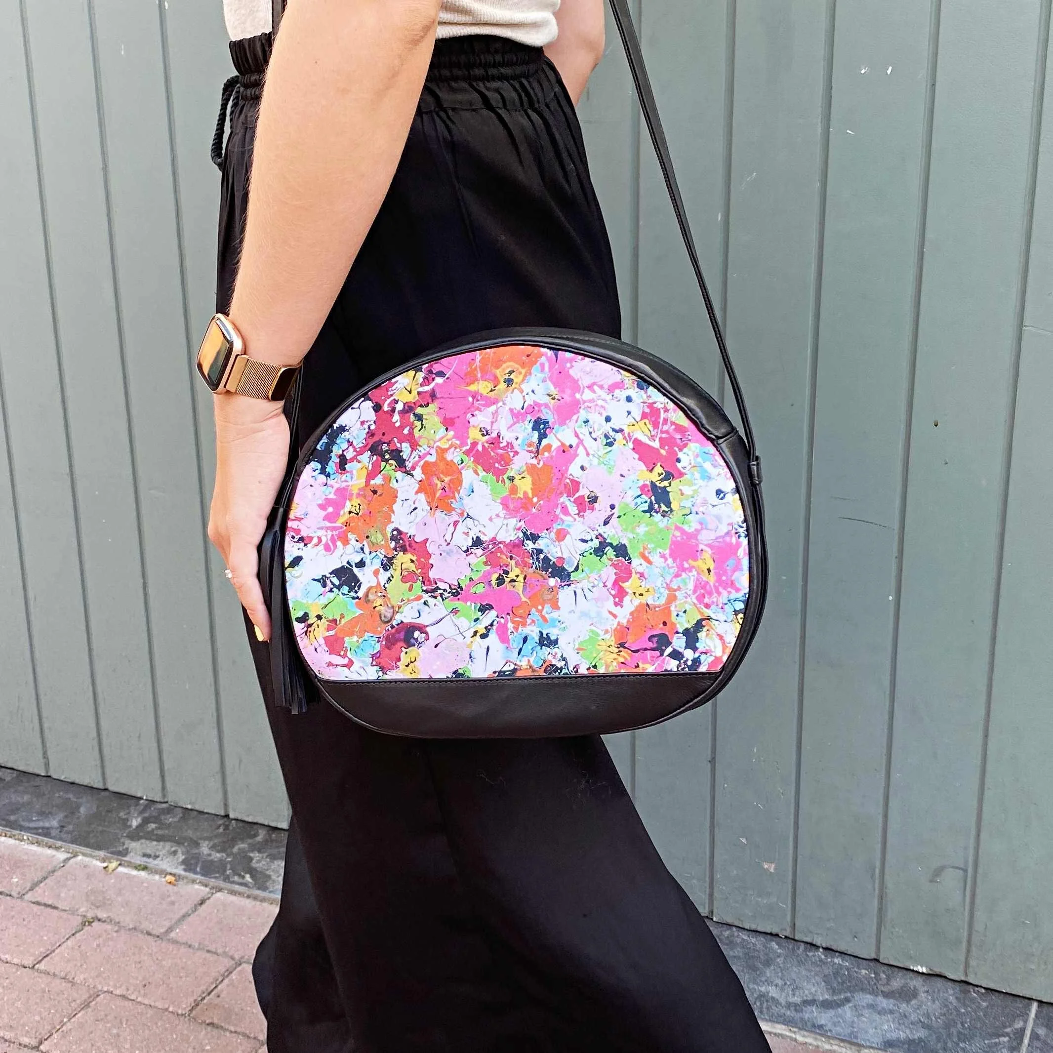 Handbag Lilly in black leather artwork Pelletane outdoors view