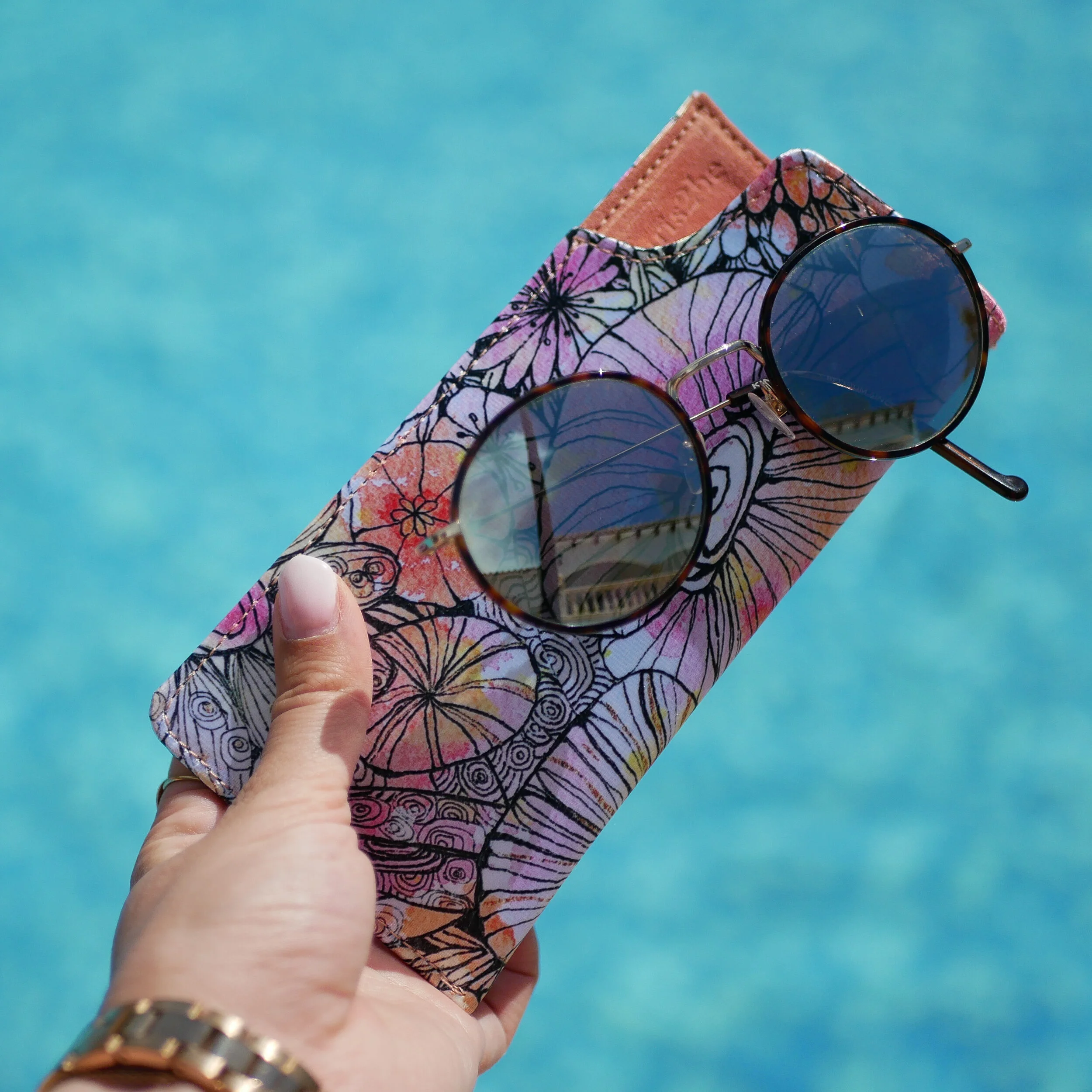 Glasses Case, artwork Aline Deworme