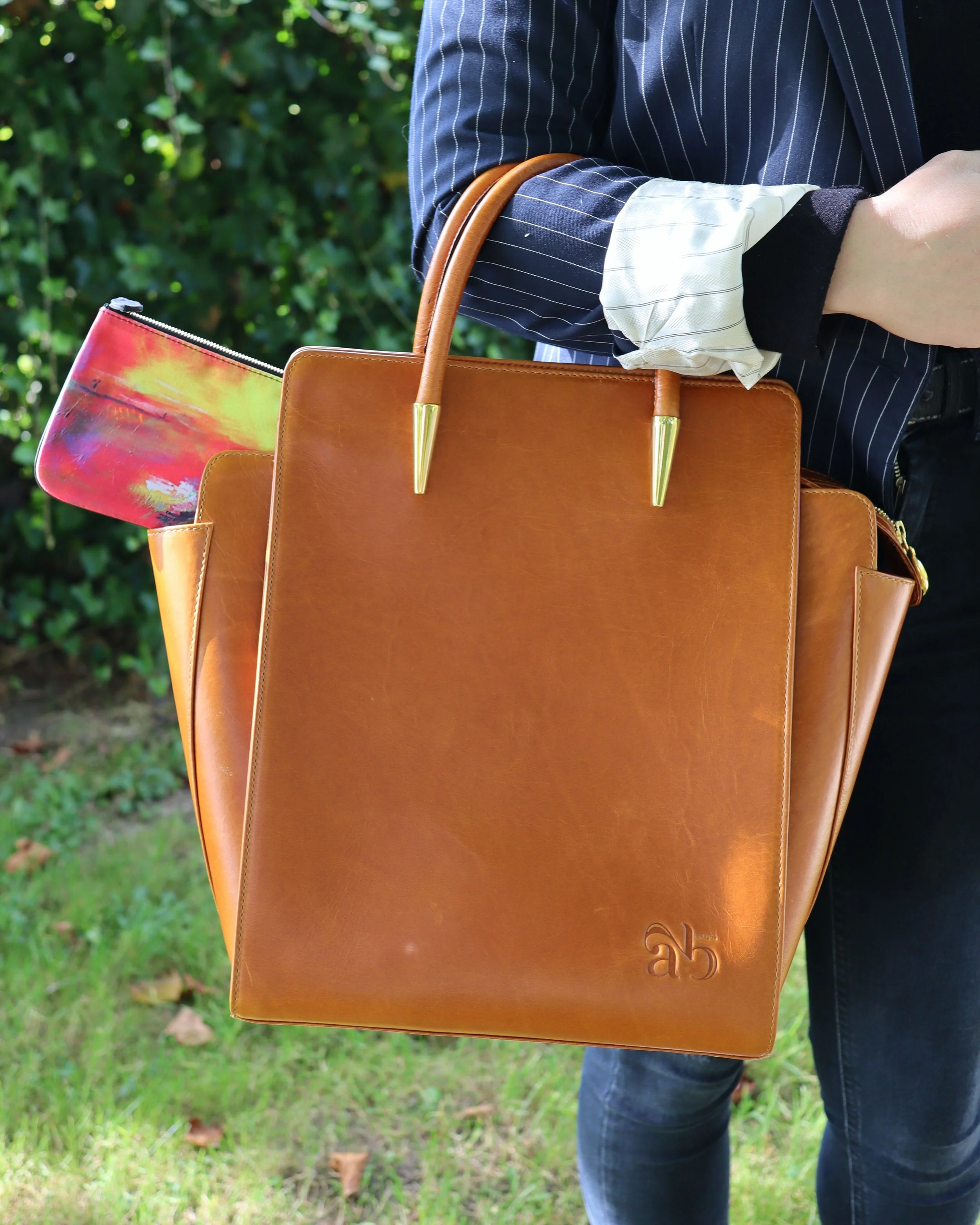 Handbag Cathrine with clutch, artwork Léa Tridetti, cognac leather