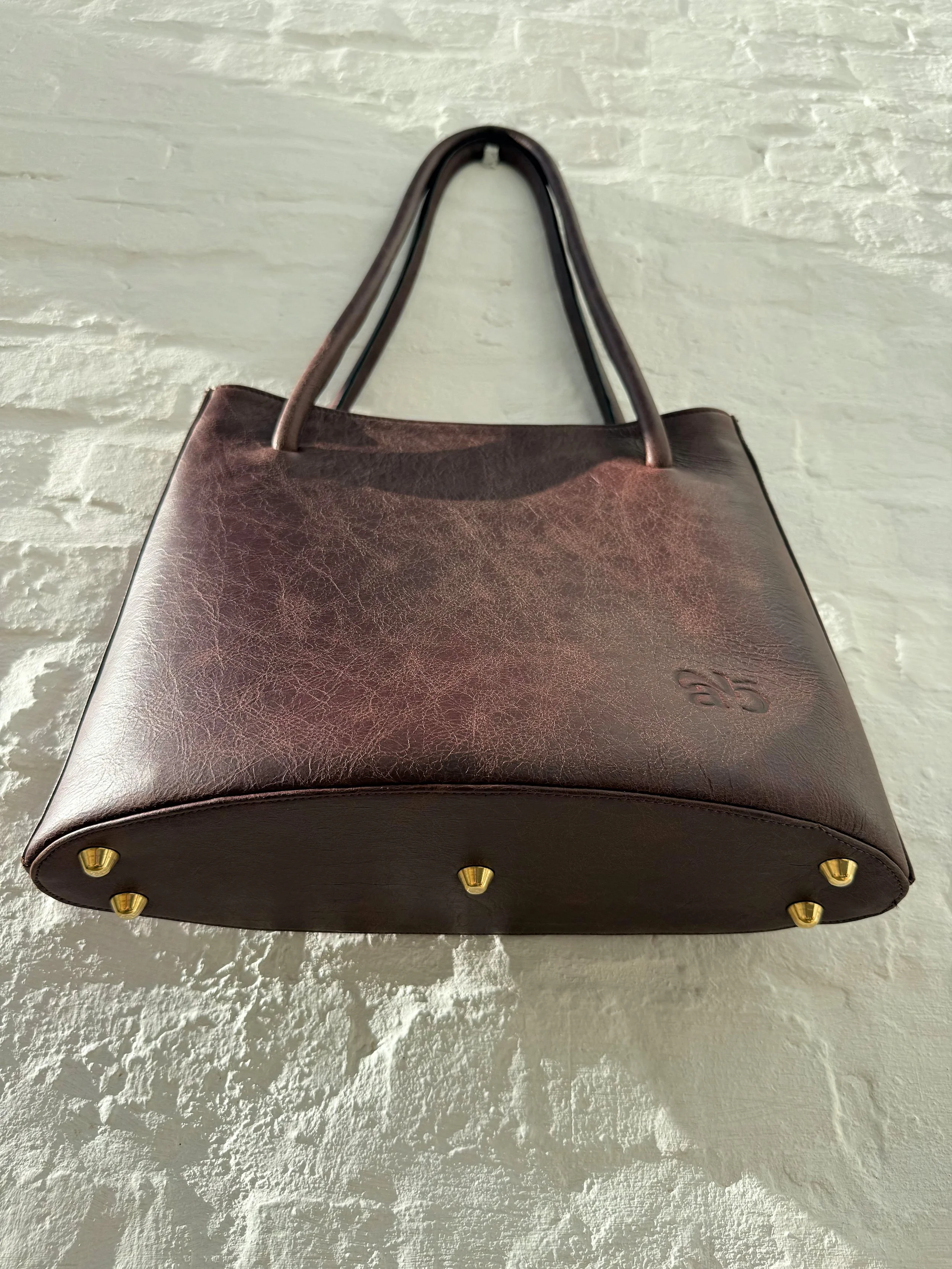 Bottom of Lara bag vintage brown