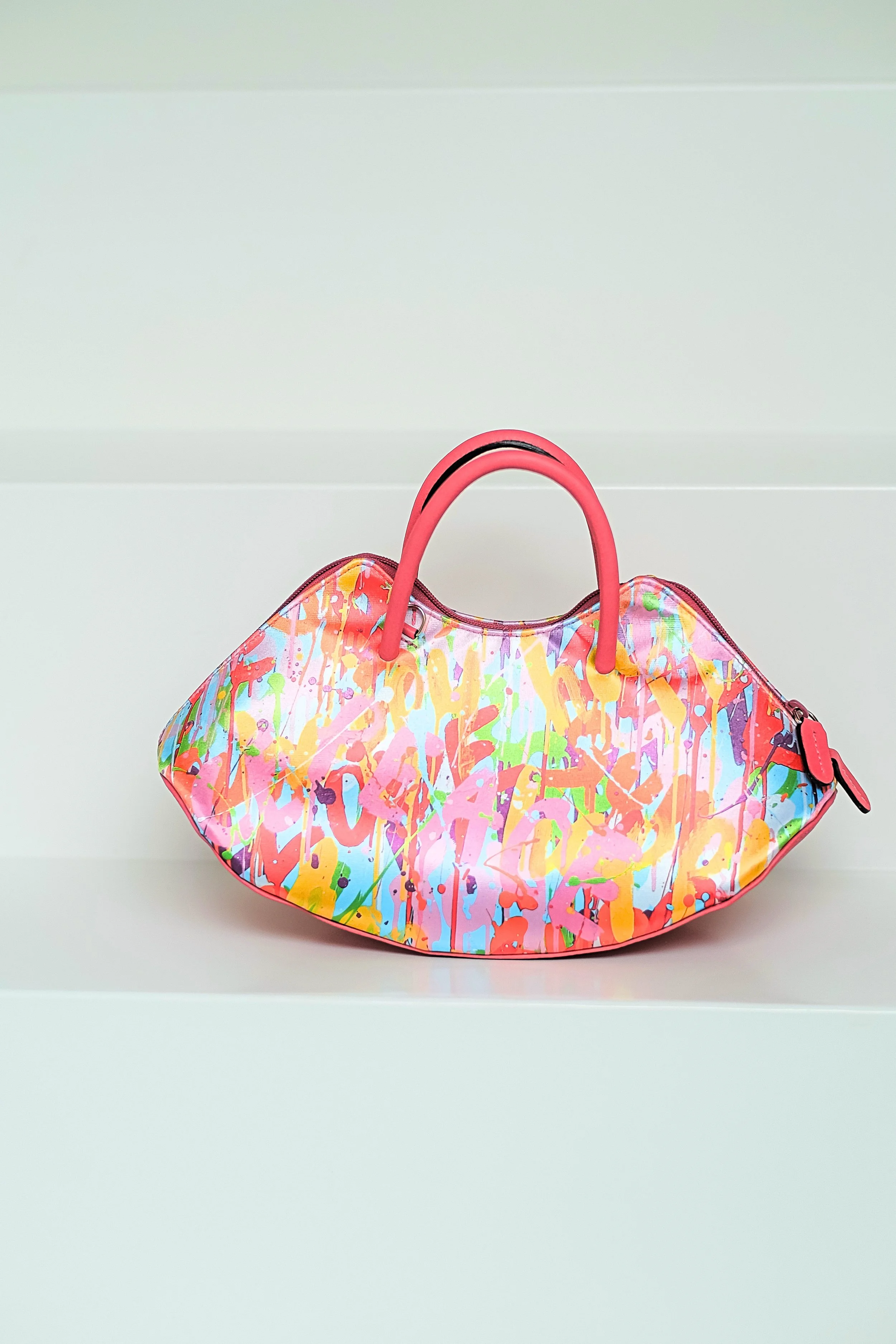 Handbag arts2be x Awardt, raspberry pink, artwork Isabelle Pelletane