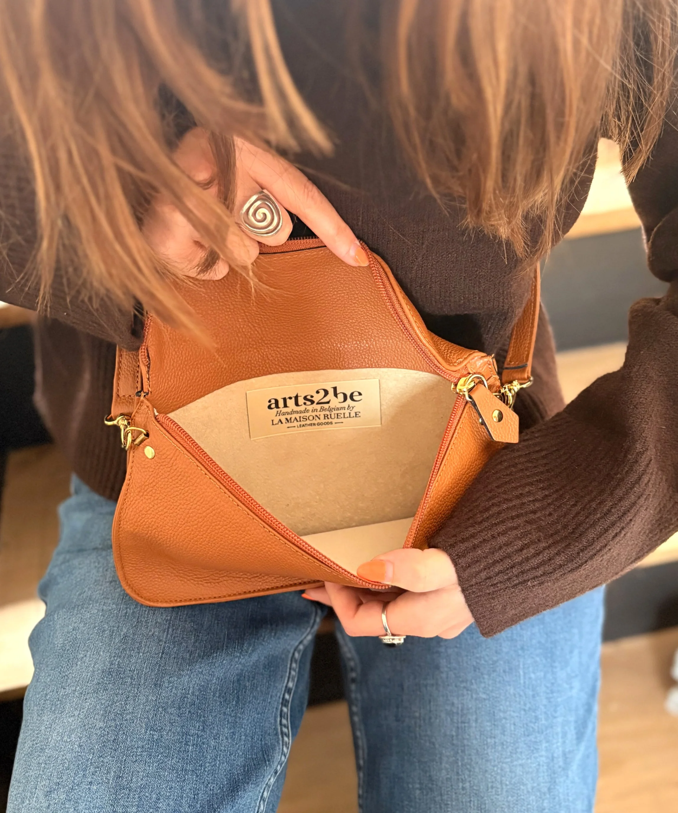 Handbag Stephanie textured cognac leather inside