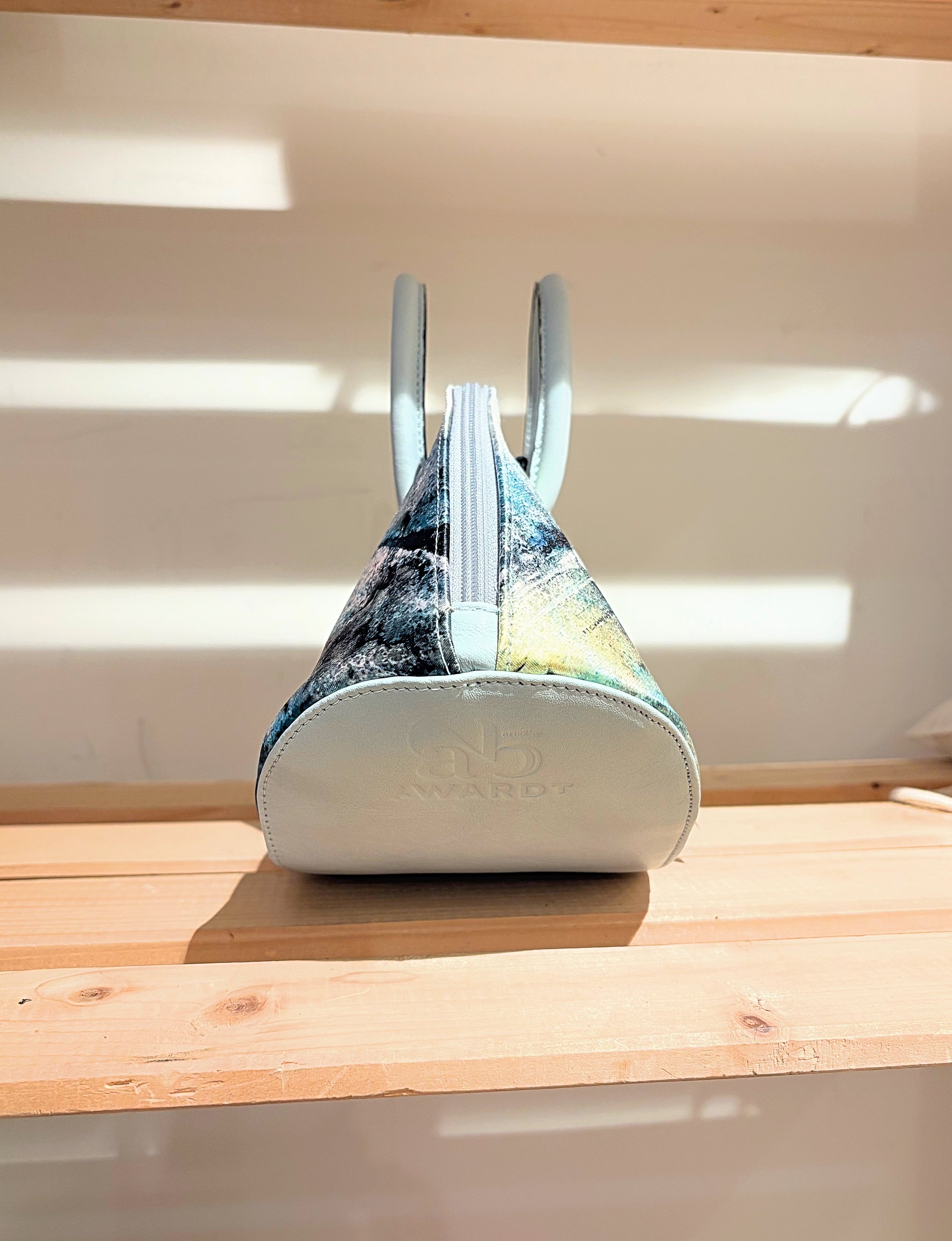 Handbag arts2be x Awardt, gray-blue, artwork Michel Laasman bottom