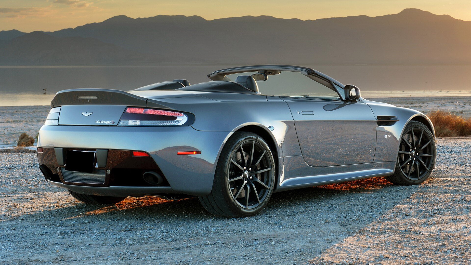 aston_martin_v12_vantage_s_roadster_us-spec_18_00a502570aac07ecdfd.jpg