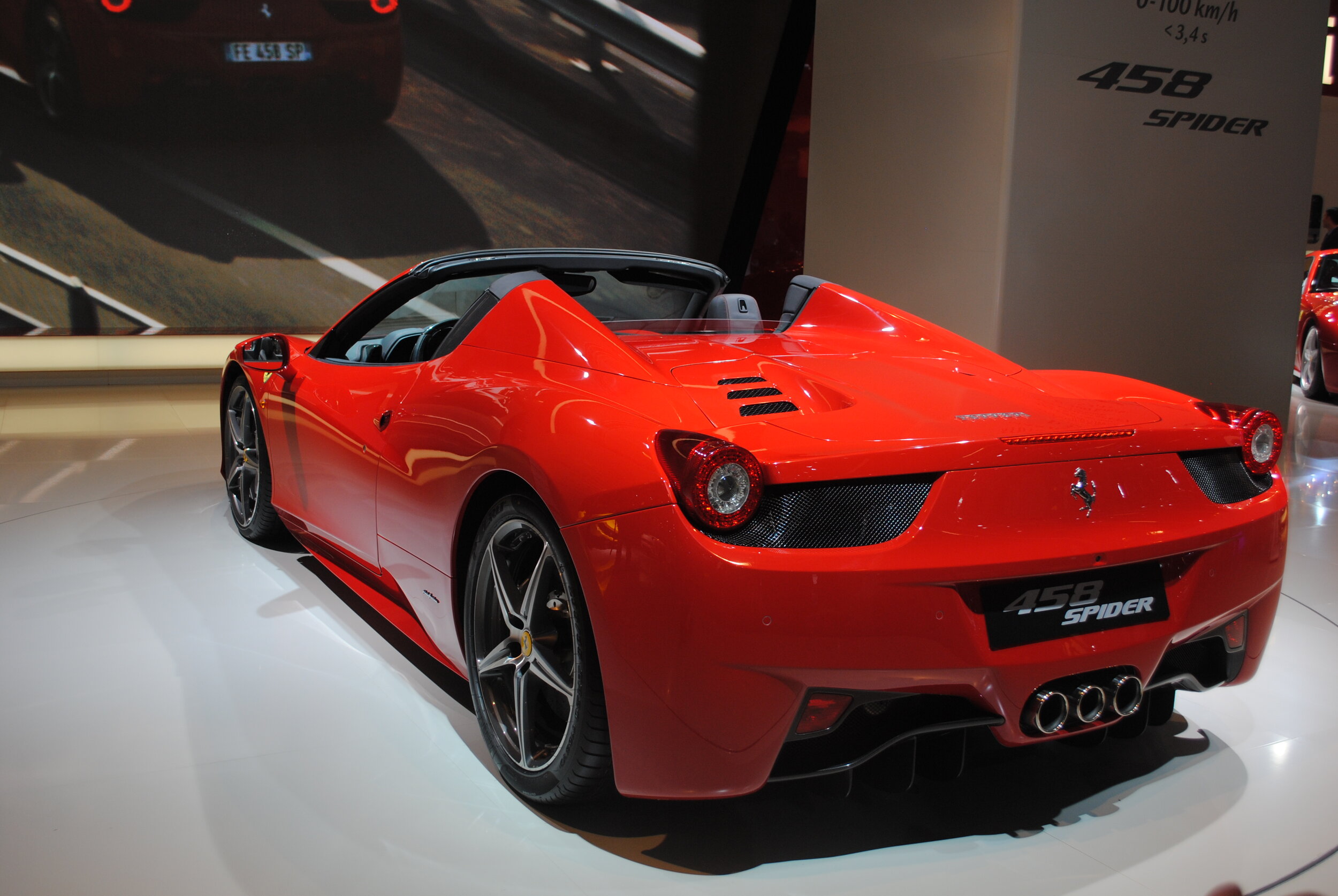 Ferrari_458_Spider_(6144269384).jpg