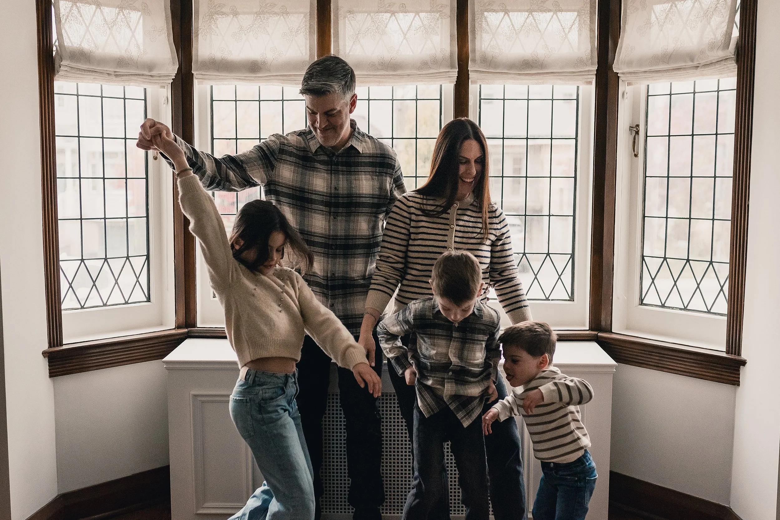 Why Choose a Family Photo Session at Home?
