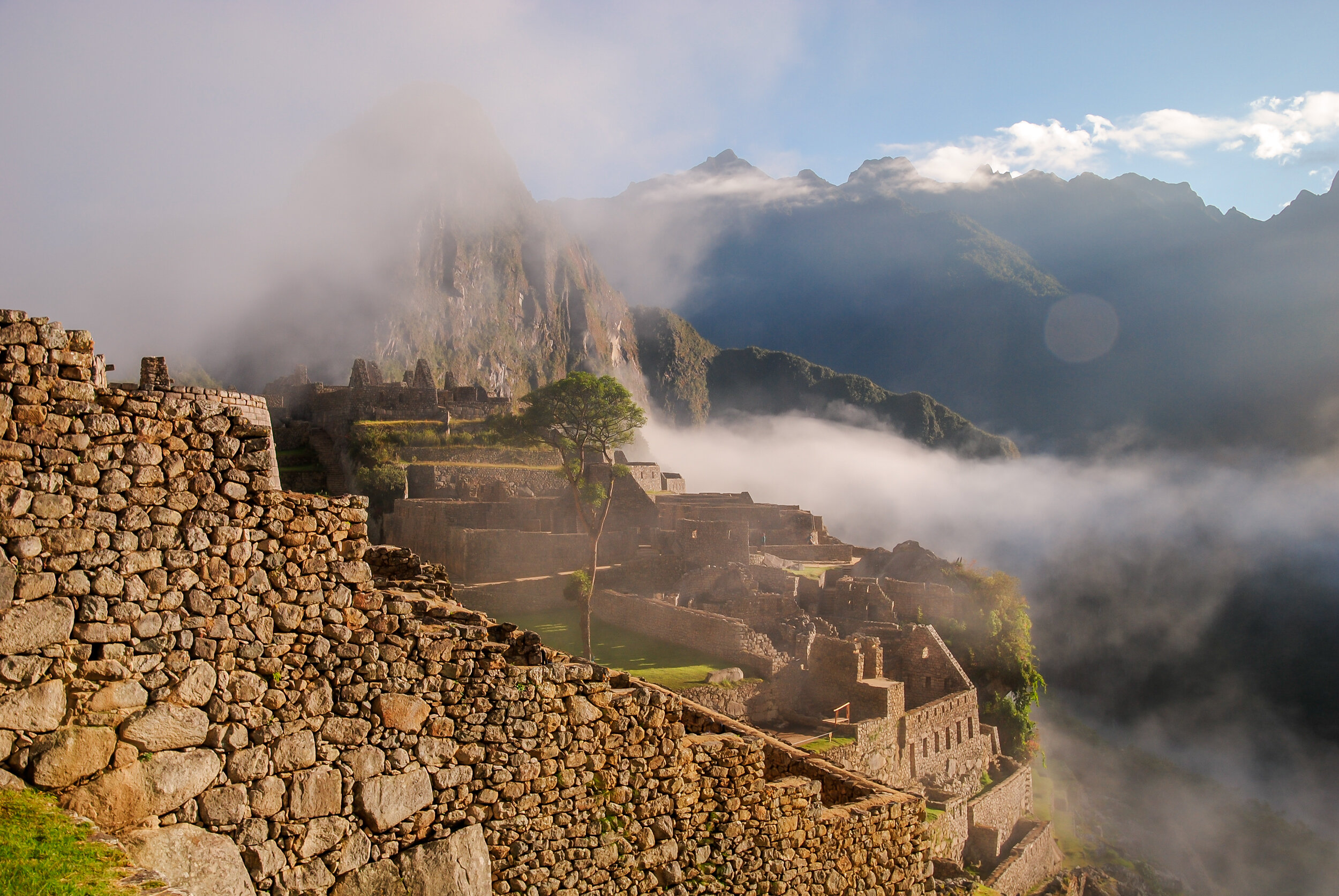 Nebbia a Machu Picchu, Perù