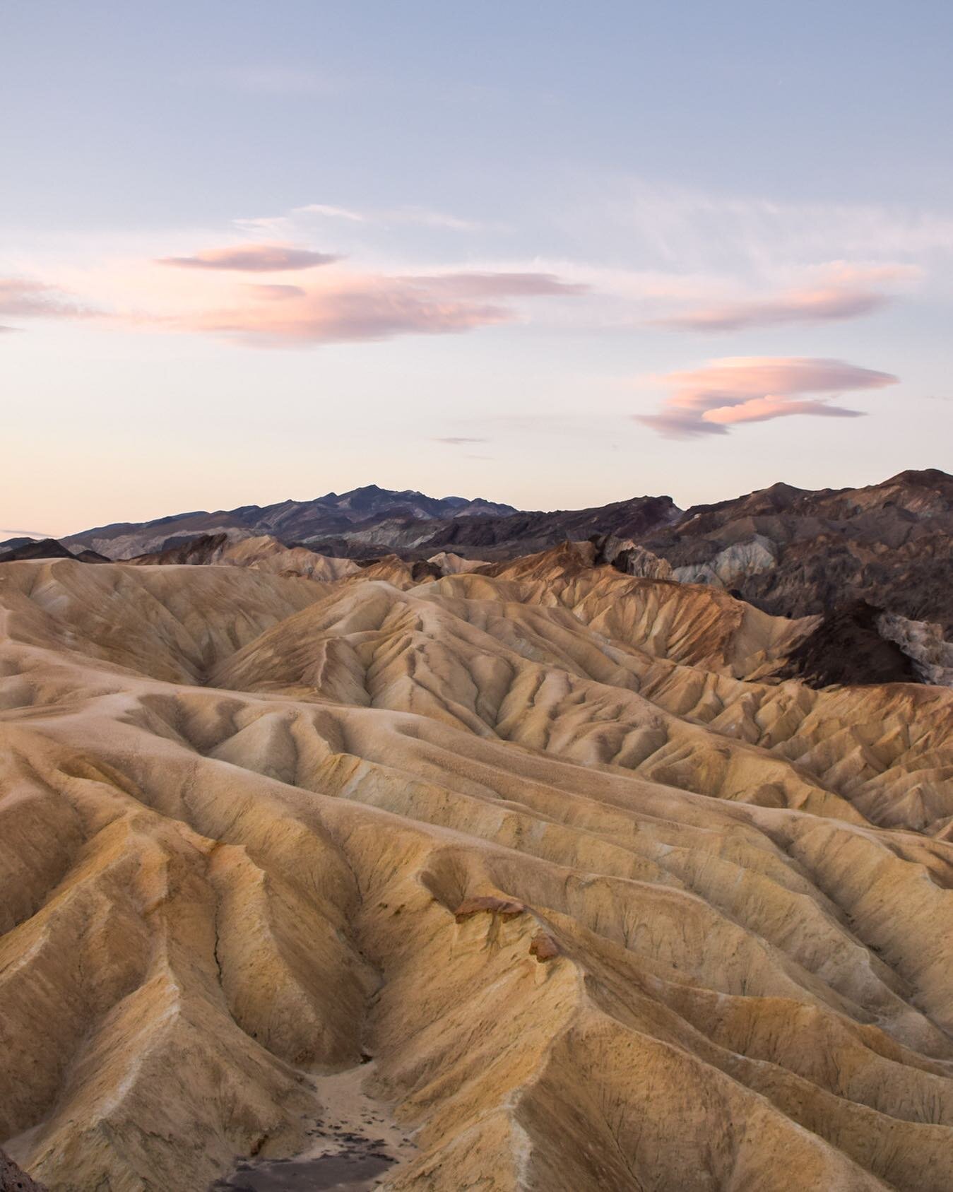 #DeathValley #Sunrise
.
.
.
.
.
.
.
.
.
.
#California #californialove #VisitCalifornia #DeathValleyLove #DeathValley #Roadtrip #CAStateParks #roadtripping #USA #VisitTheUSA #USAParks #sunriseshot #getoutstayout #sunrise #travelblogger #desert #roamth