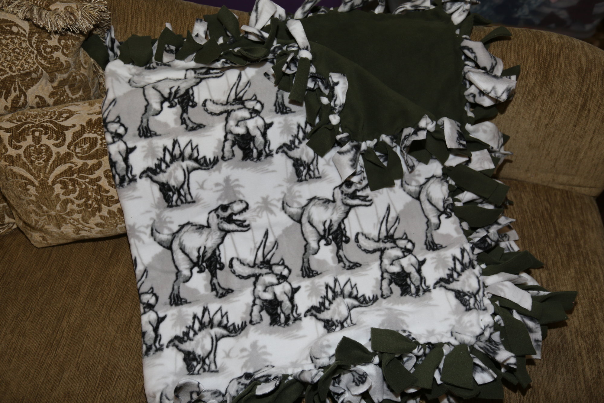 Hand-Made Fleece Blanket SQAO247