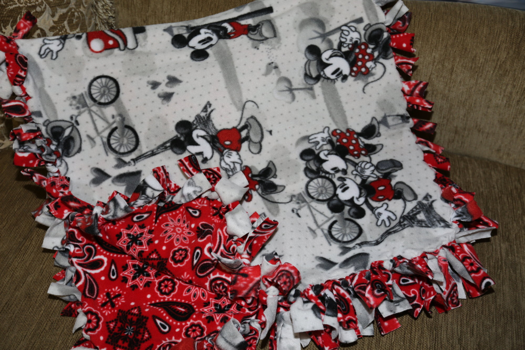 Hand-Made Fleece Blanket SQAO287