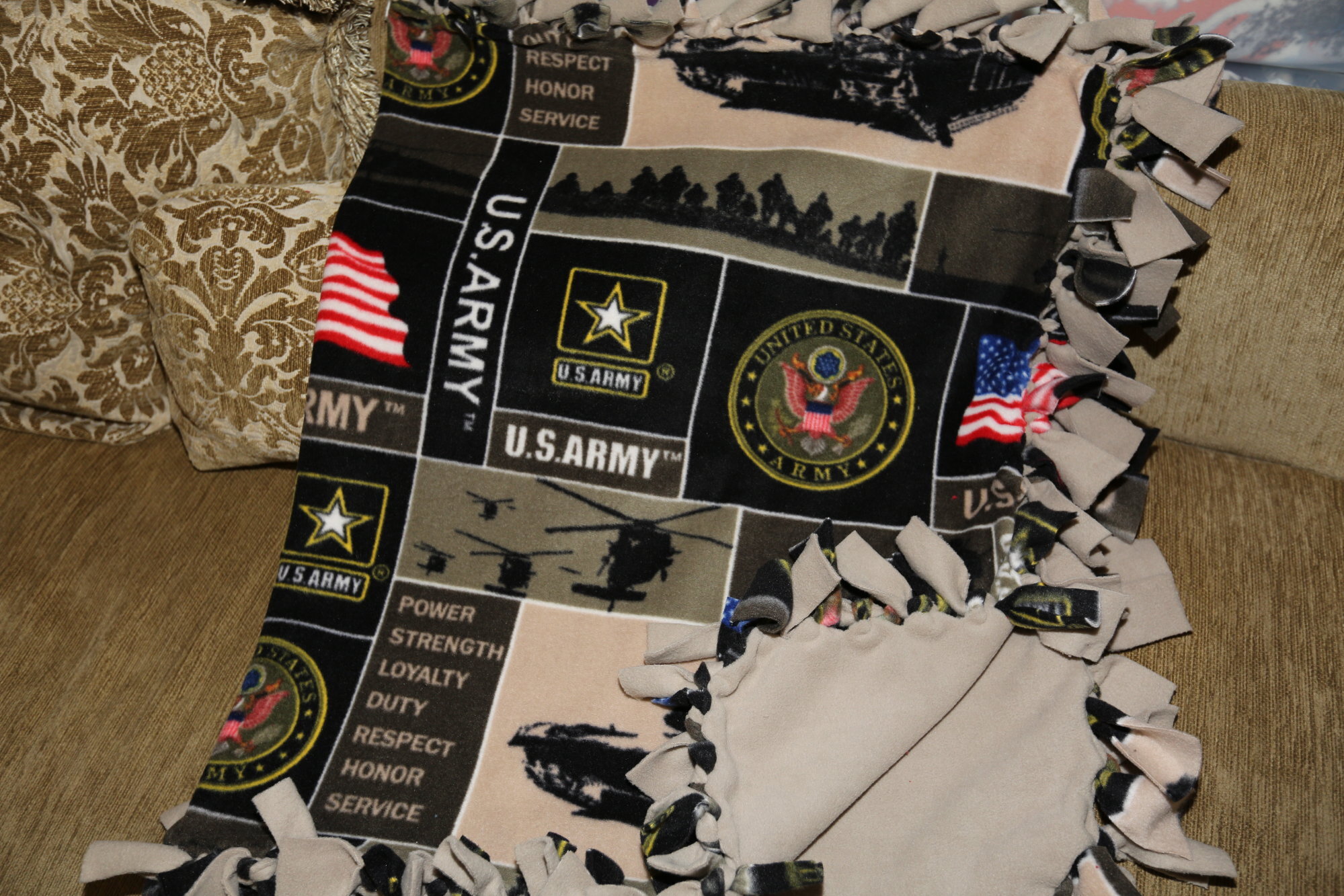 Hand-Made Fleece Blanket SQAO302