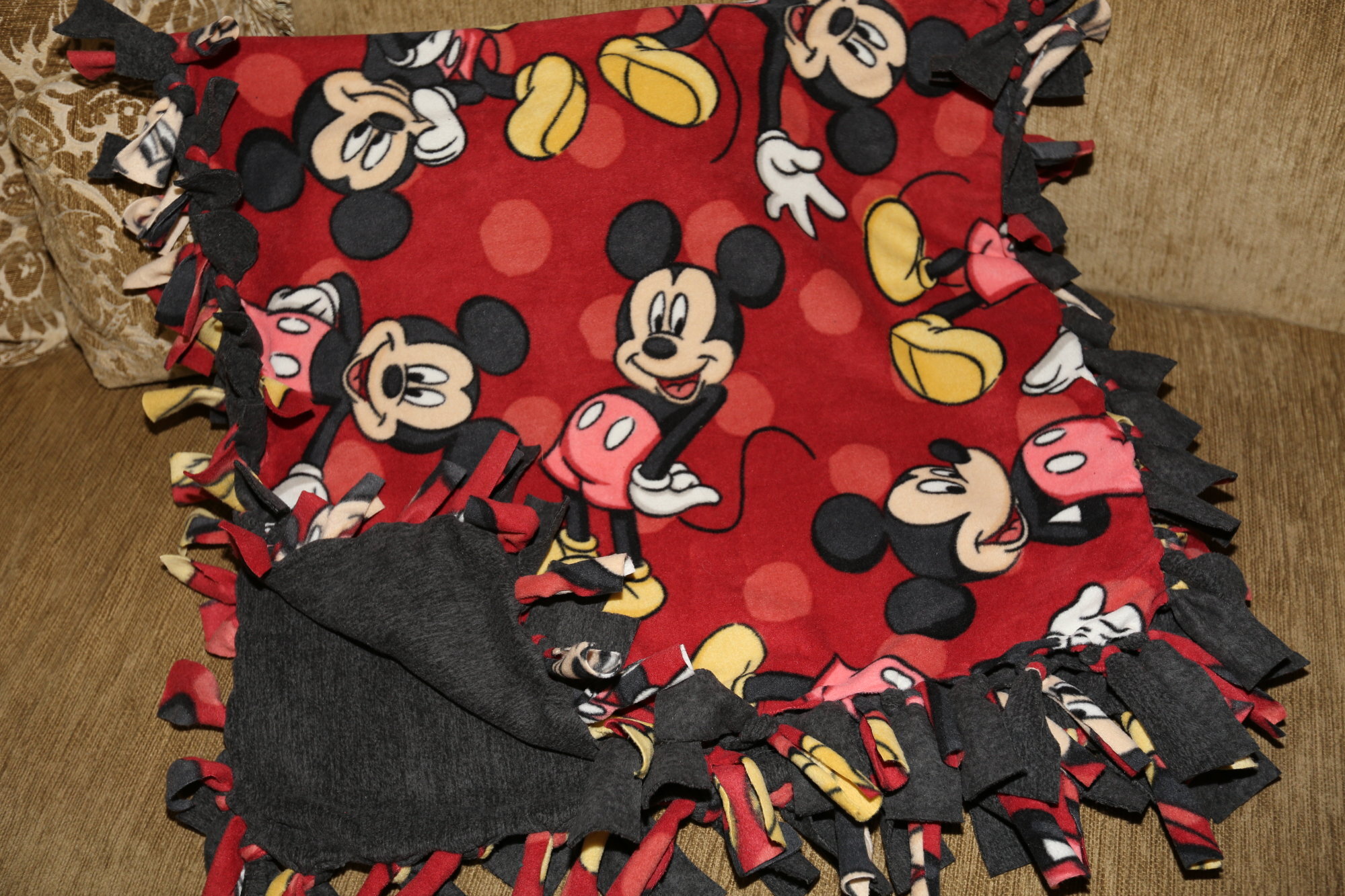 Hand-Made Fleece Blanket SQAO304