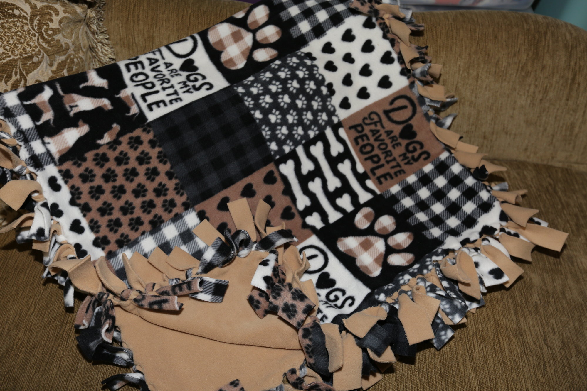 Hand-Made Fleece Blanket SQAO307