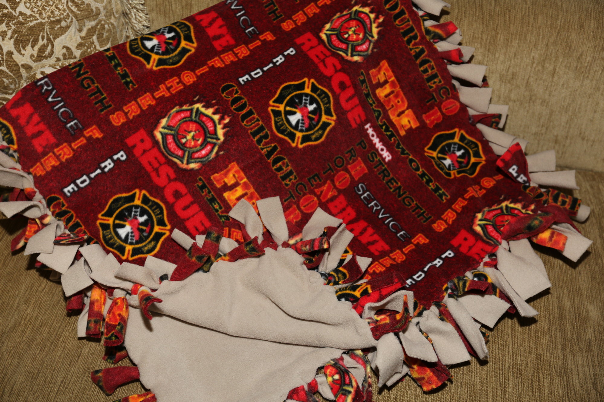 Hand-Made Fleece Blanket SQAO309