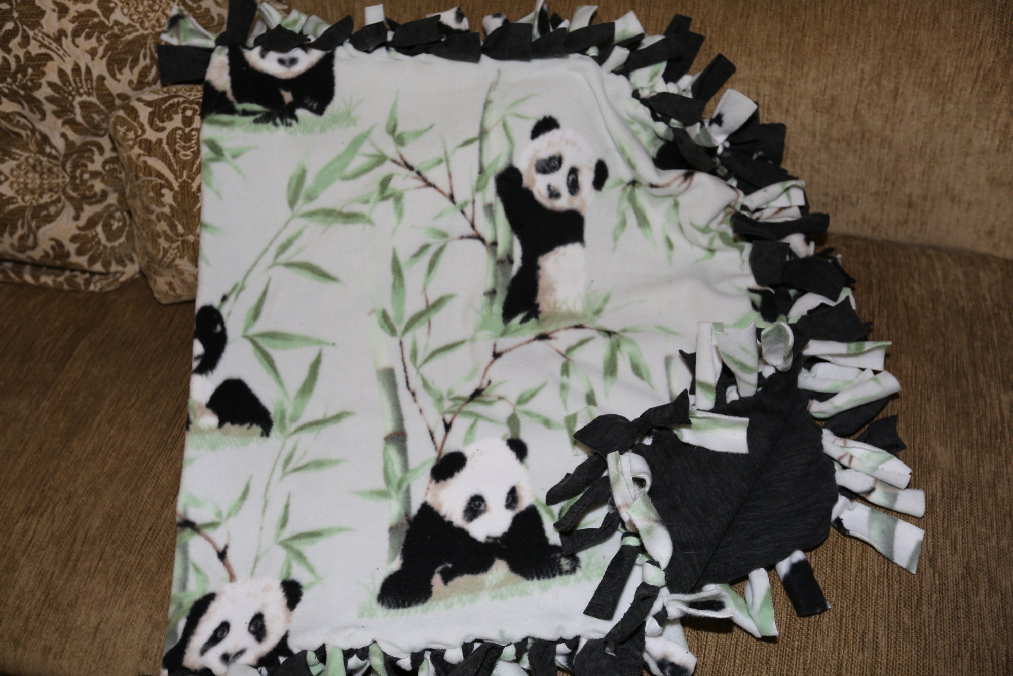 Hand-Made Fleece Blanket SQAO335