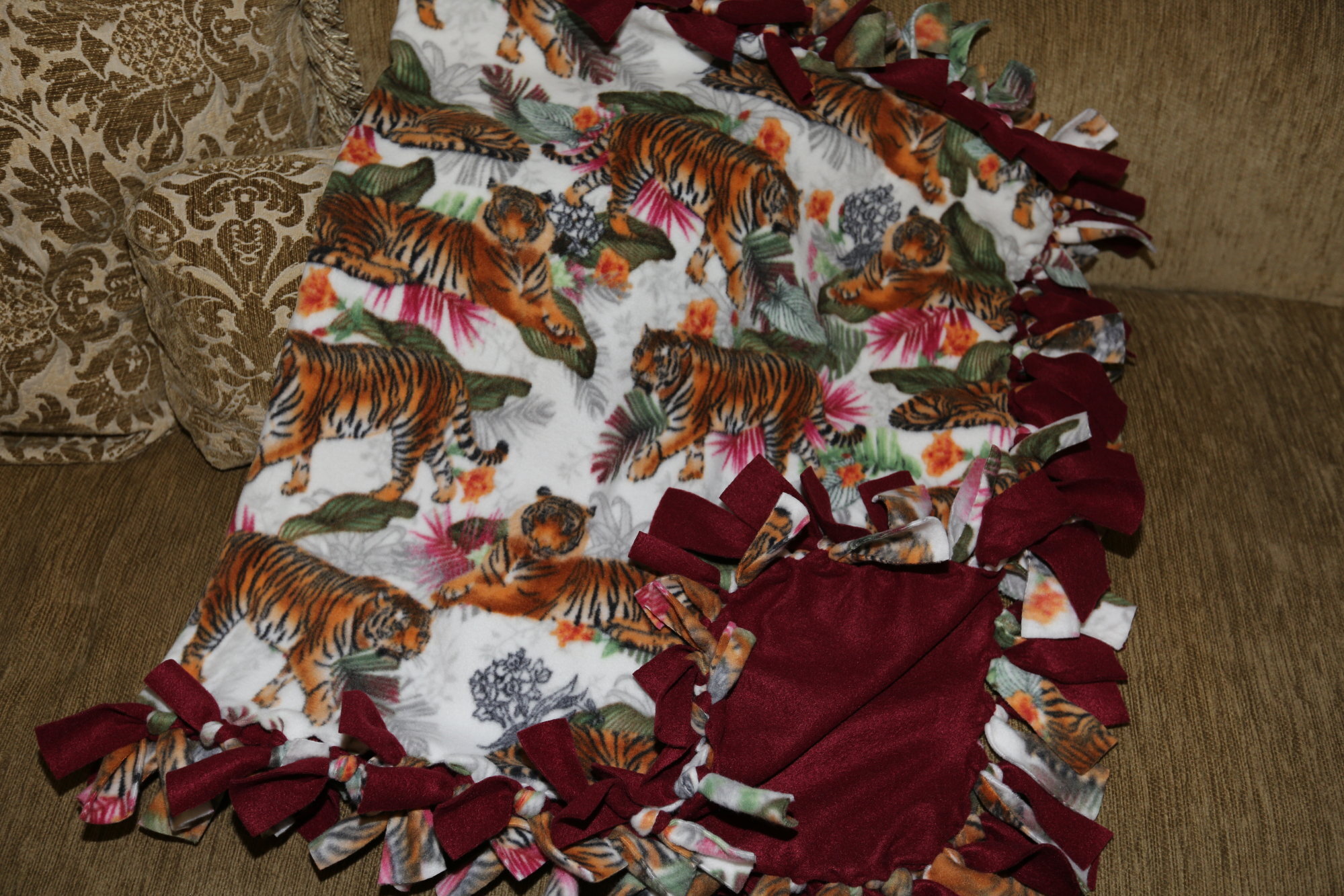 Hand-Made Fleece Blanket SQAO337