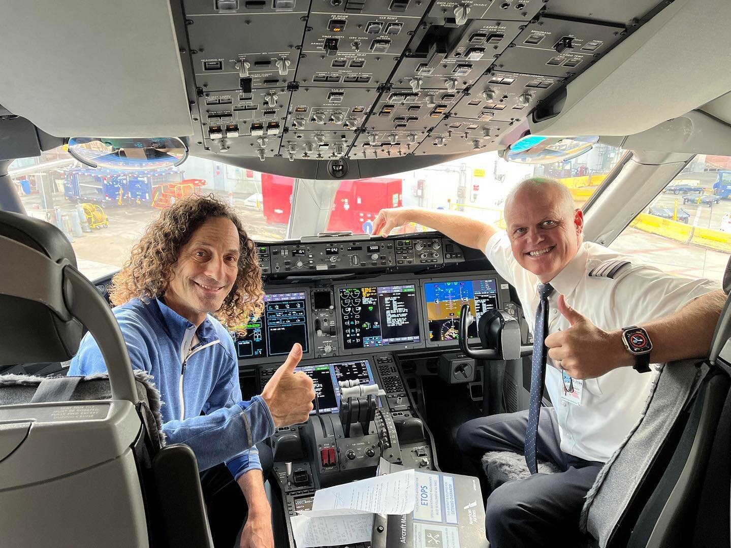 After finishing a great tour of South America, I got to sit in the captain's seat with first officer Brett Walsh on my @americanair flight back from Rio de Janeiro! No, I didn&rsquo;t actually fly the airplane! Just sharing to highlight how cool it i