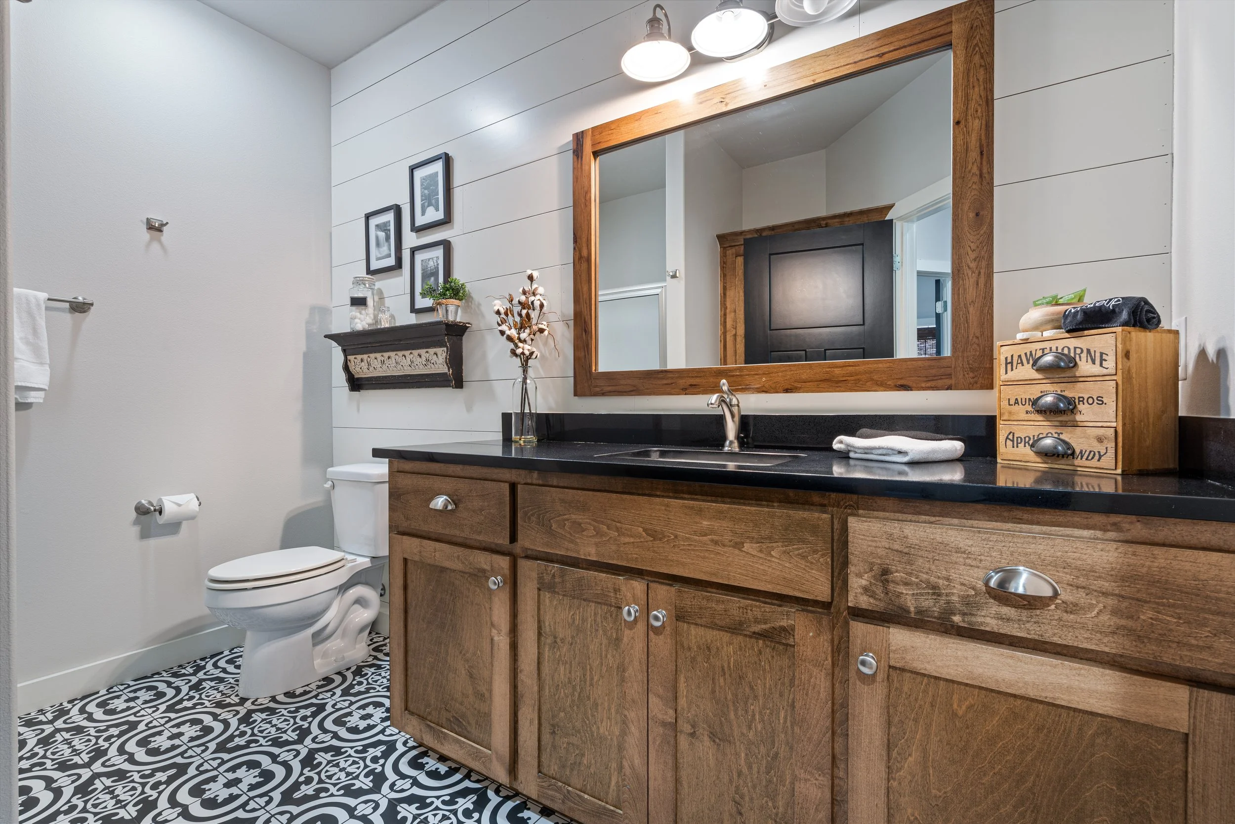 52-16 Trails Edge Ln-Cabin 13-9.jpg