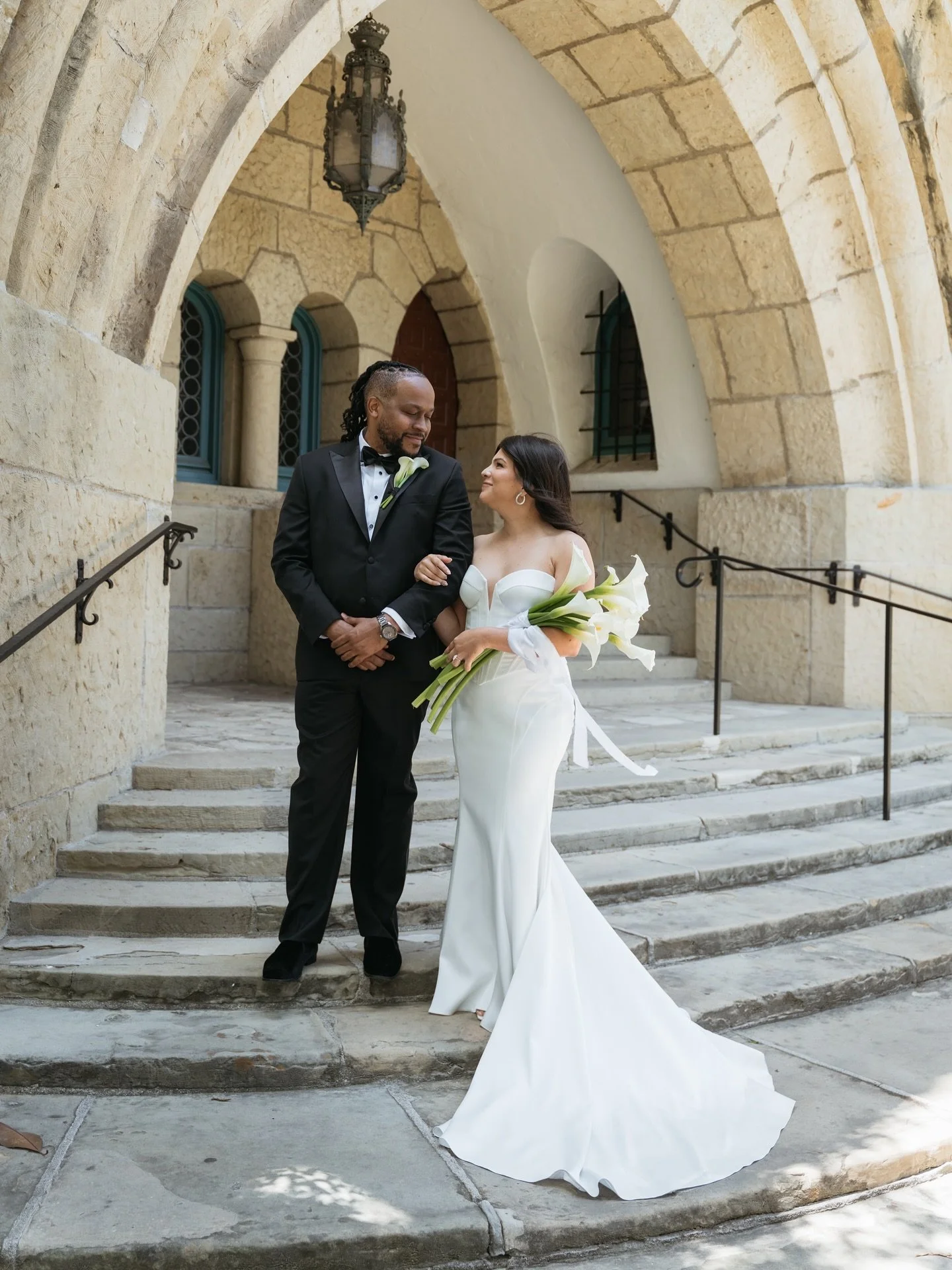 The Callaliles really are classy and here to stay ✨

#callalily #callalilies #courthousewedding #santabarbaracourthouse #santabarbaraweddingphotographer #santabarbarawedding