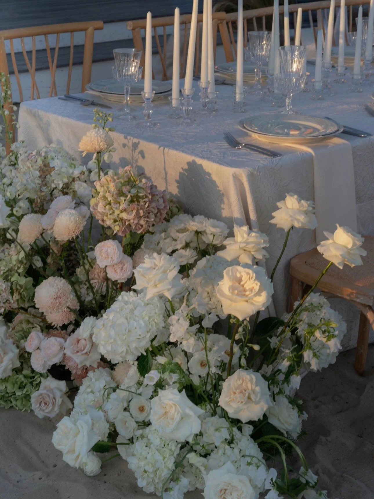 Dreamy reception table end caps forever ✨

Planning &amp; Design
@alisonroseevents @alisonroseevents_izzy
Photography @kennahisky.co 
Content @viv.hana_socials
Florals @boho_chic_dreams
Hair &amp; Makeup @glambycheli
Cake @sweetsagebakingco
Rentals @