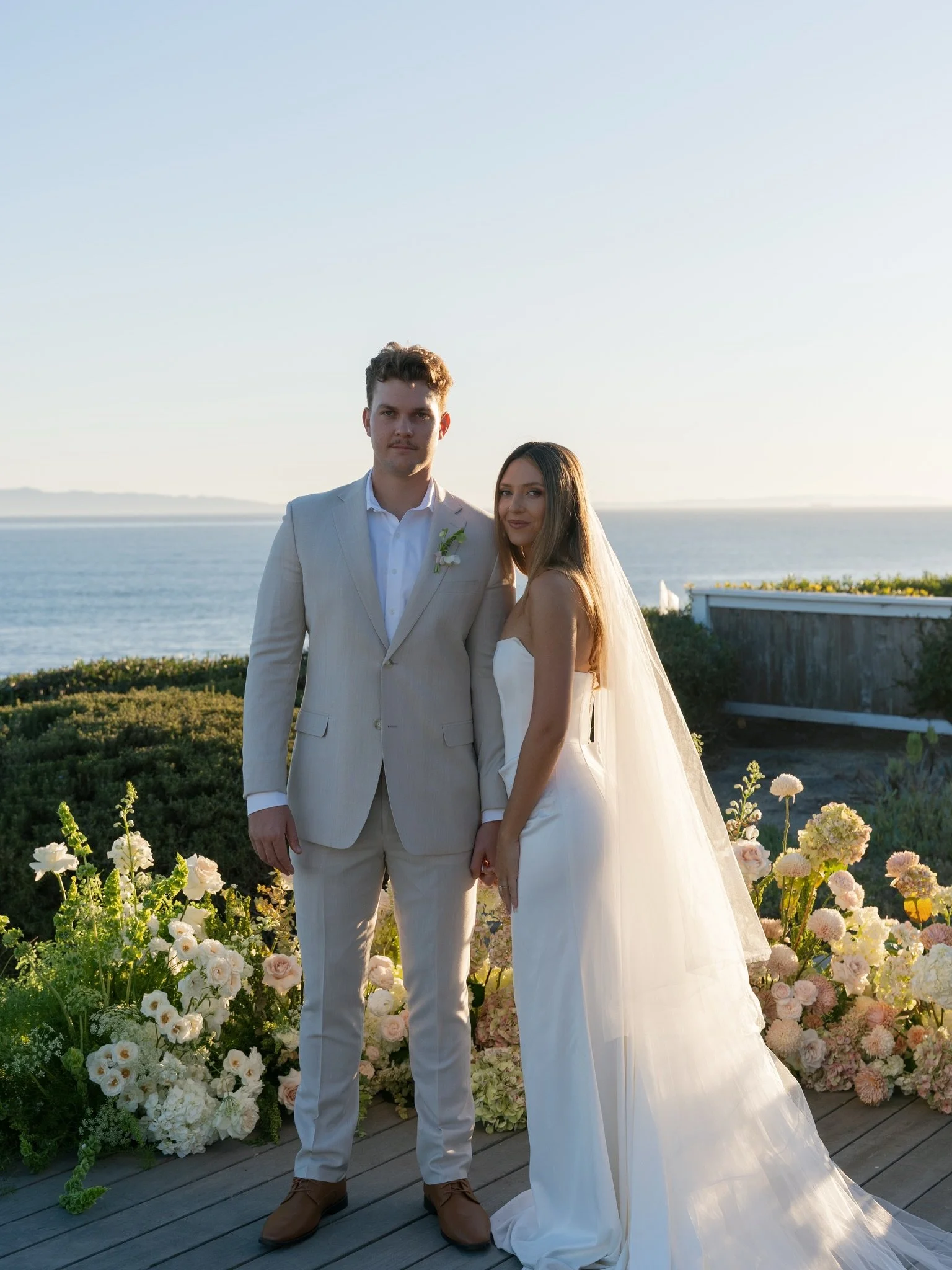 Seaside intimate ceremonies are a chefs kiss💋 

Planning &amp; Design
@alisonroseevents @alisonroseevents_izzy
Photography @kennahisky.co
Content @viv.hana_socials
Florals @boho_chic_dreams
Hair &amp; Makeup @glambycheli
Cake @sweetsagebakingco
Rent