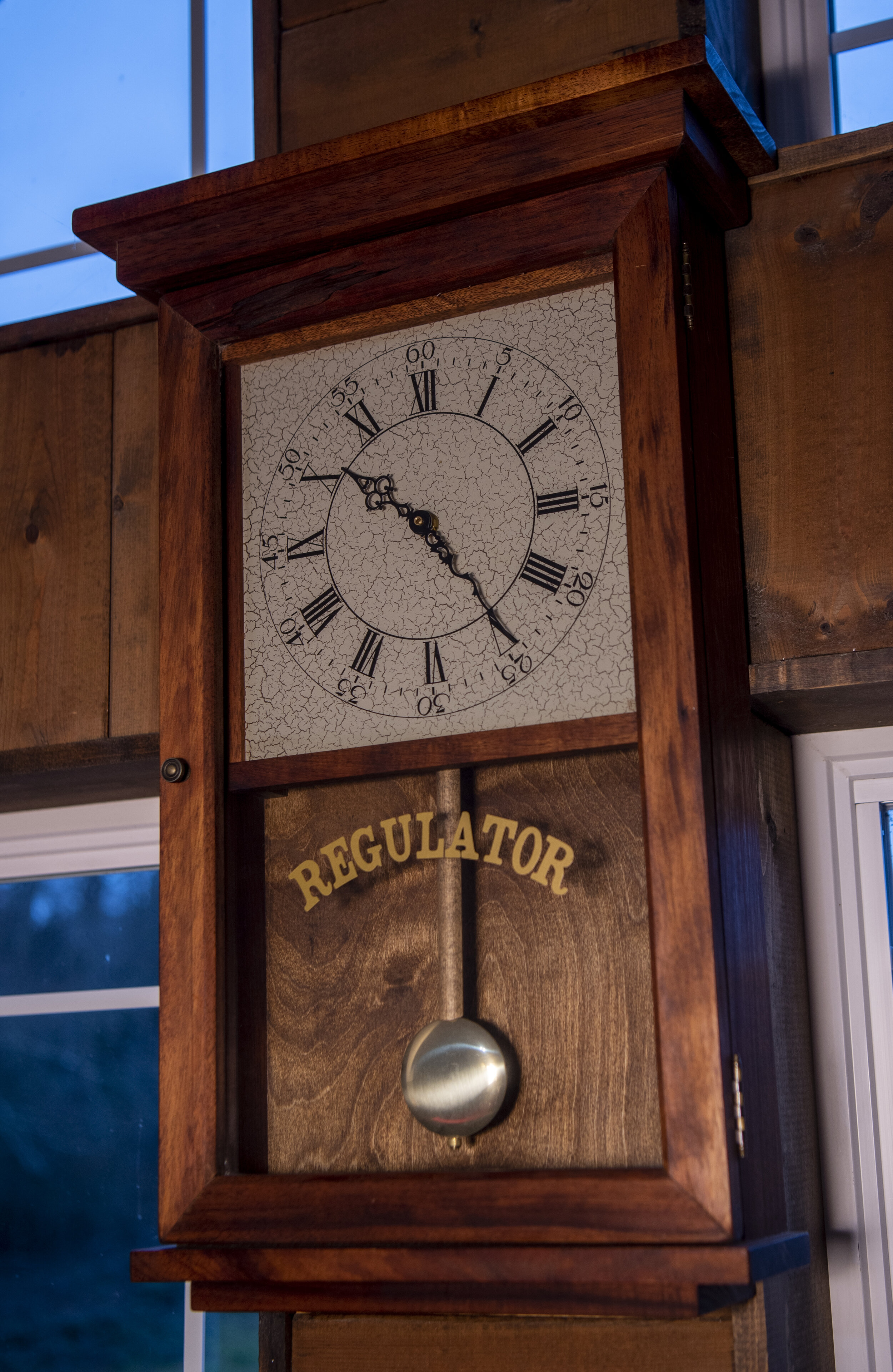 REGULATOR CLOCK