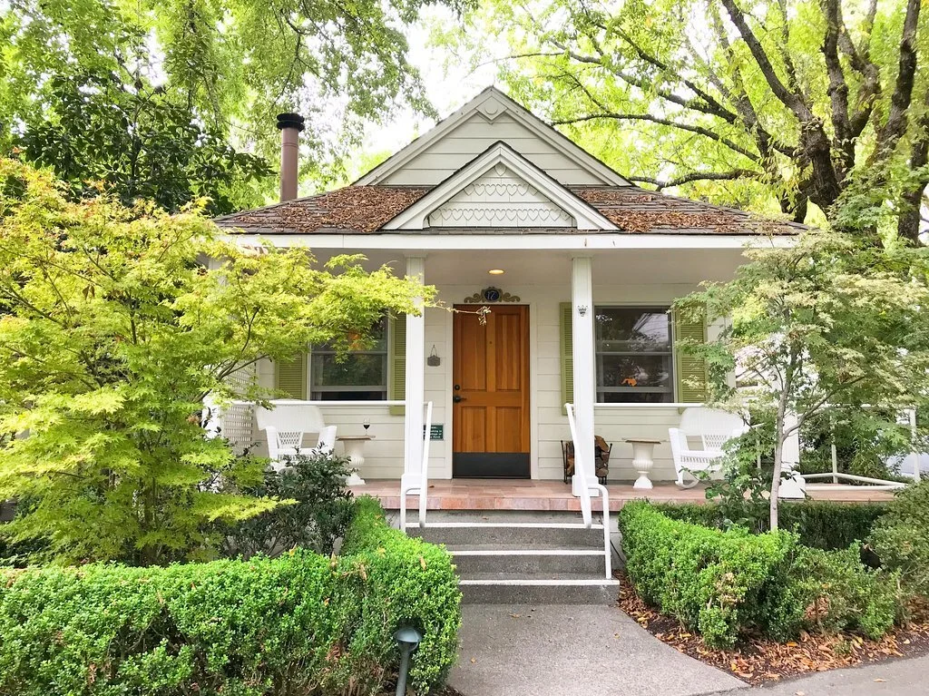 Cottage Grove Inn Calistoga bed and breakfast has some of the most