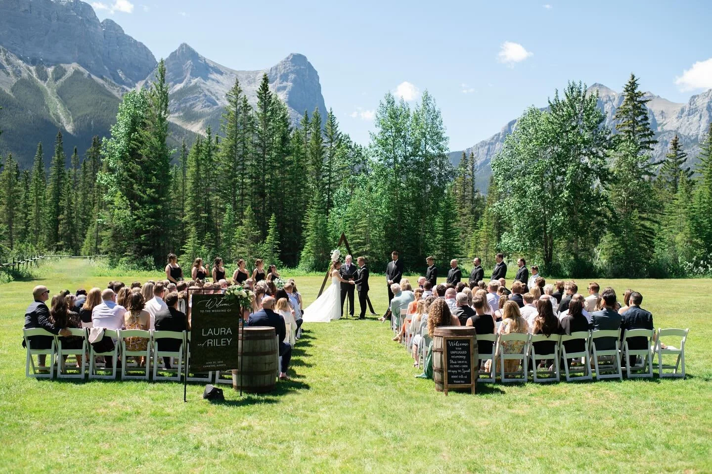 The start of Summer in the mountains! 💍🏔️ 

Gorgeous day, gorgeous couple, second shot for @kelseyveraphoto