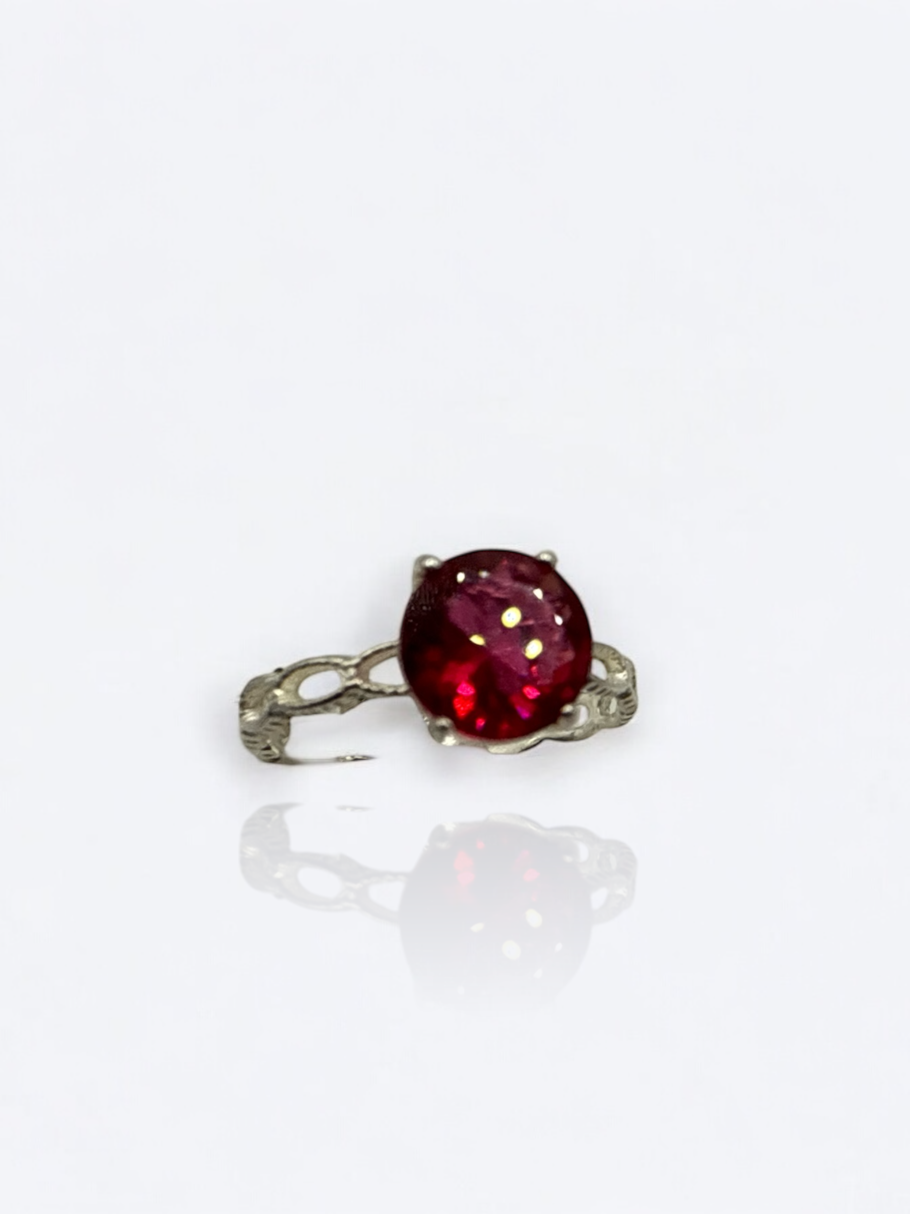Crimson Solitaire Ring 4.PNG