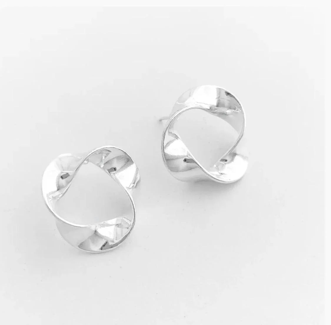 White silver twisted earring in solid silver.