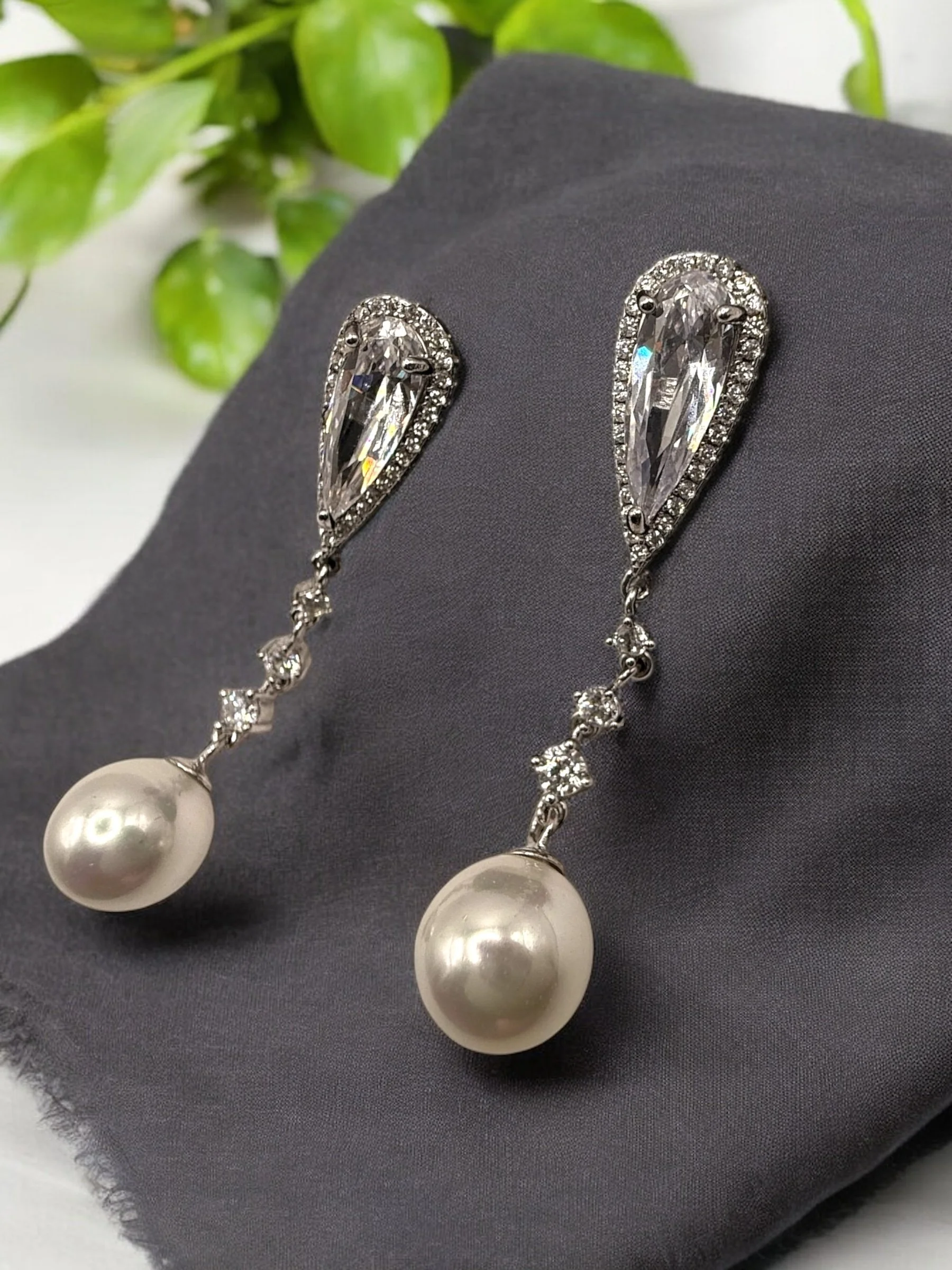 White Peral Earring1.JPEG