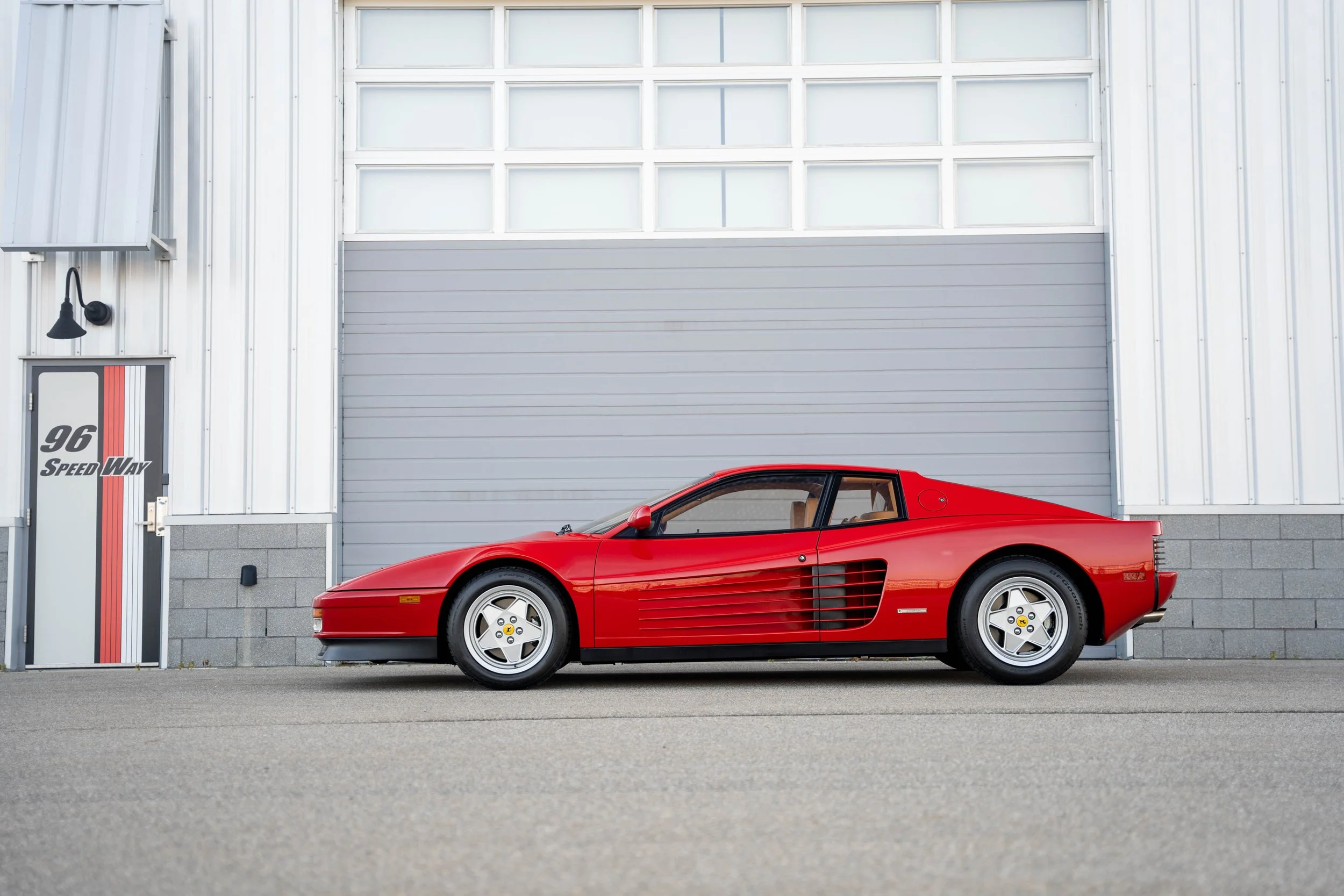 1990_Ferrari_Testarossa_#3906_Advertising_Photos-1.jpg