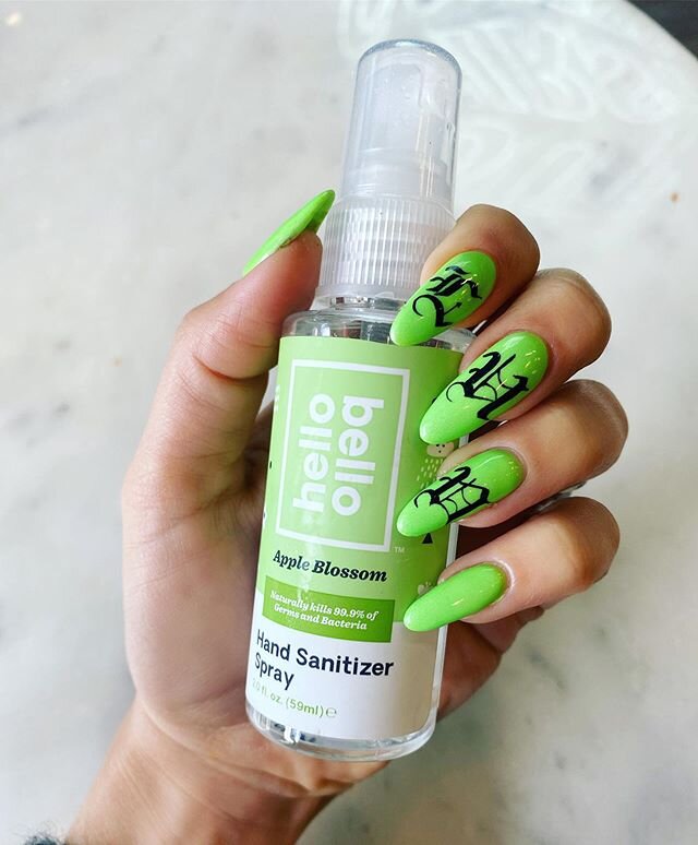 Current Status: panicking, but like, with a fresh 💅🏻 ...🦠 🙆🏻&zwj;♀️ also, my hubby has now forgiven my product hoarding 😂 @hellobello 👊🏻 in all seriousness, I&rsquo;m definitely starting to freak out and taking all recommended precautions and
