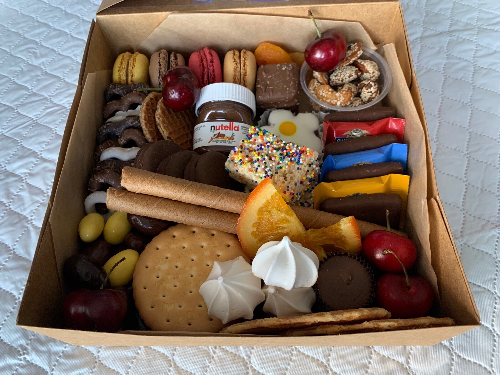 sweet+treat+box+4+macroons.jpg