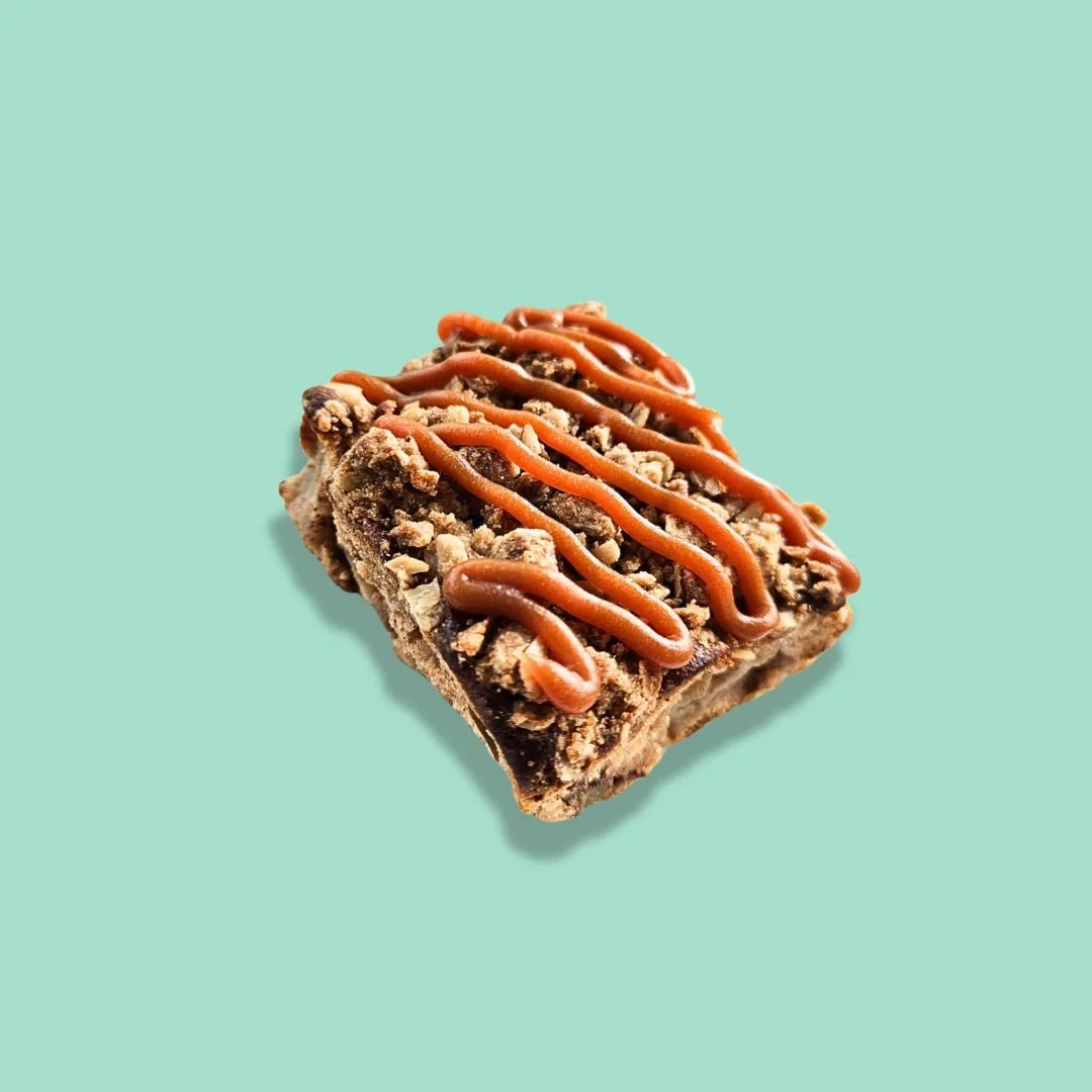 🍂 YAY FOR FALL DAYS! 🍂

Is there anything more autumn than apple + caramel? Our cake is packed with apples, kissed with cinnamon, and finished with a generous drizzle of @bluebirdcakery&rsquo;s scratch-made salted caramel. The perfect treat to curl