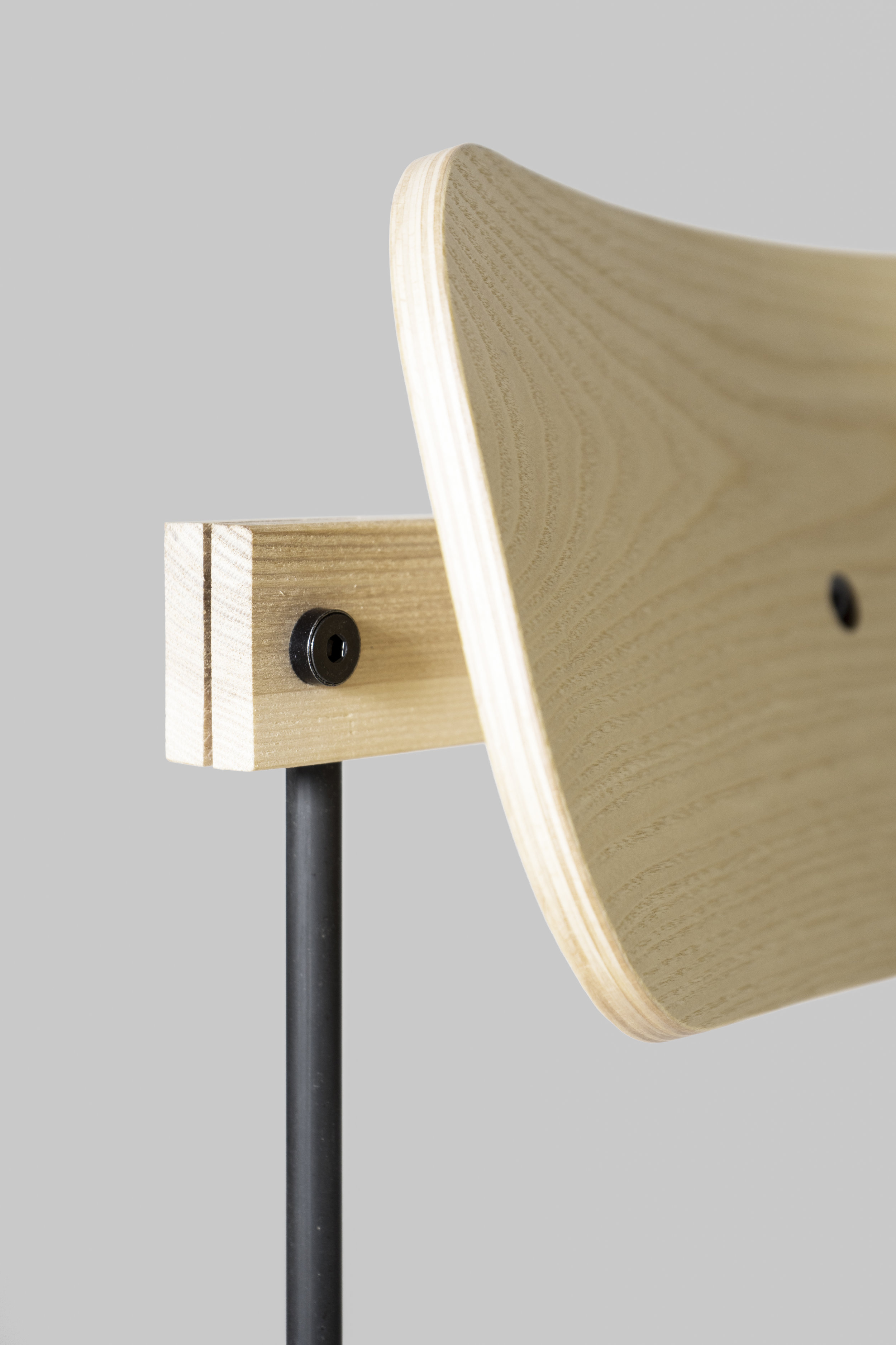 Bruto-Detail-lehne-rgb-(łNilsHolgerMoormann-GmbH).jpg