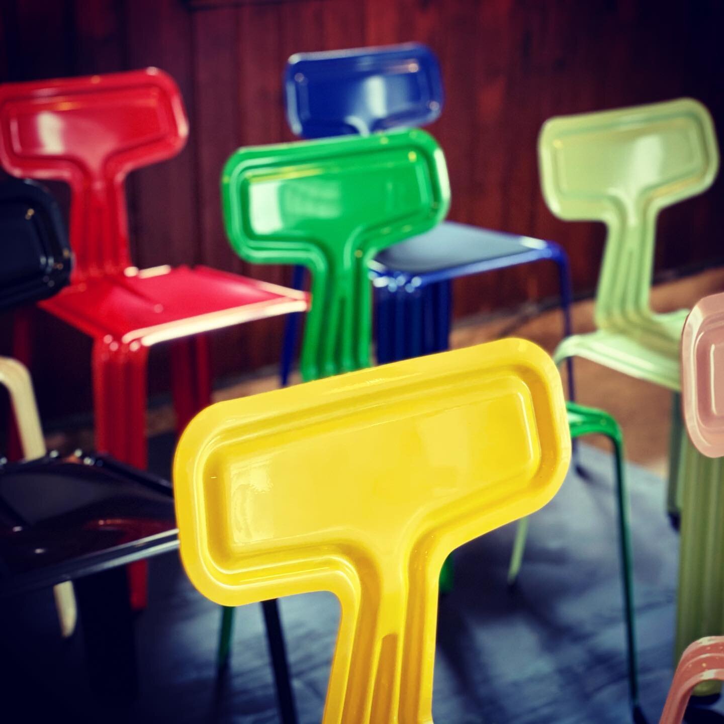 She comes in colours everywhere. She's like a rainbow 🌈 

#pressedchair #10years #manycolors #lightweight #minimalistic #design #madeingermany