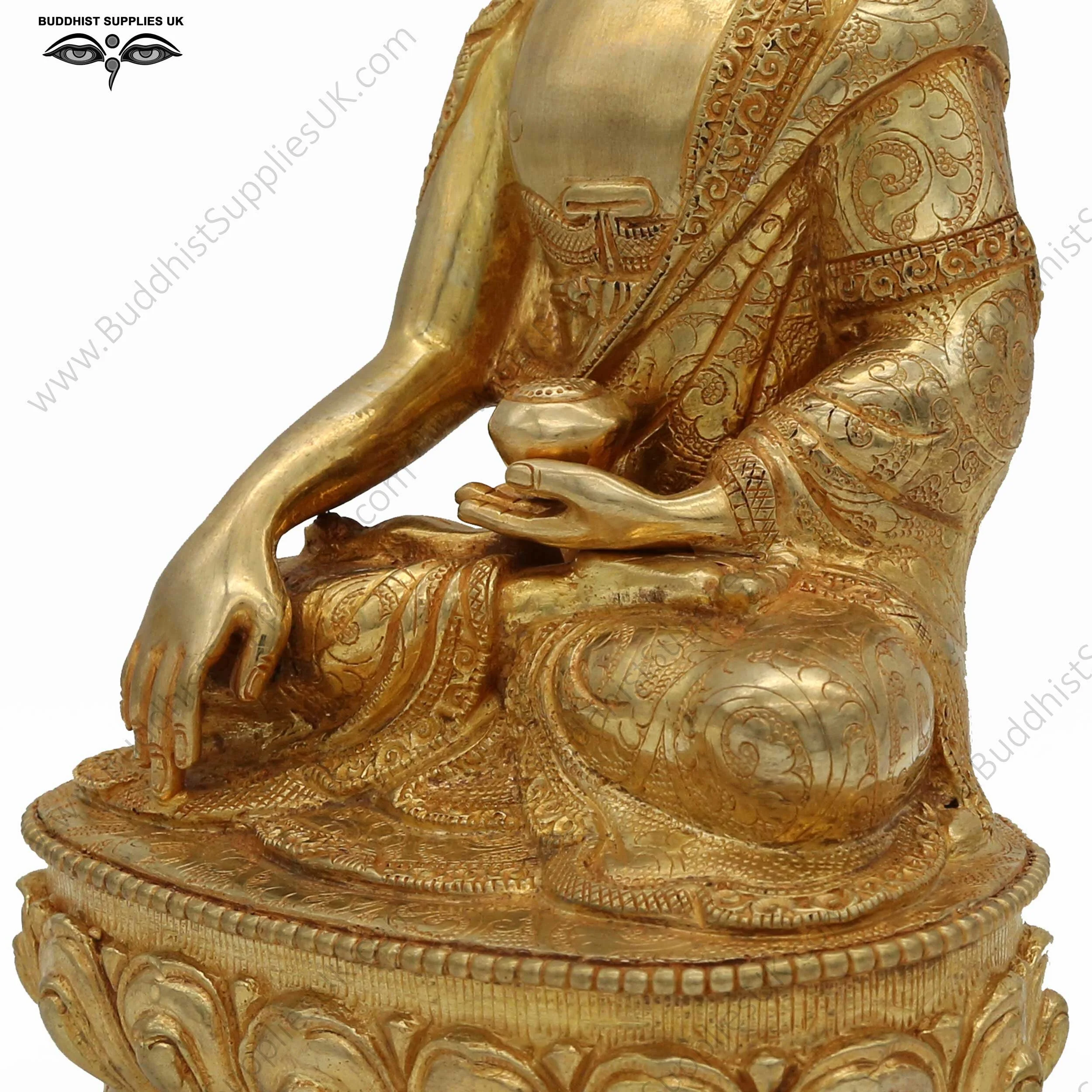 Gold plated Shakyamuni Buddha statue detail