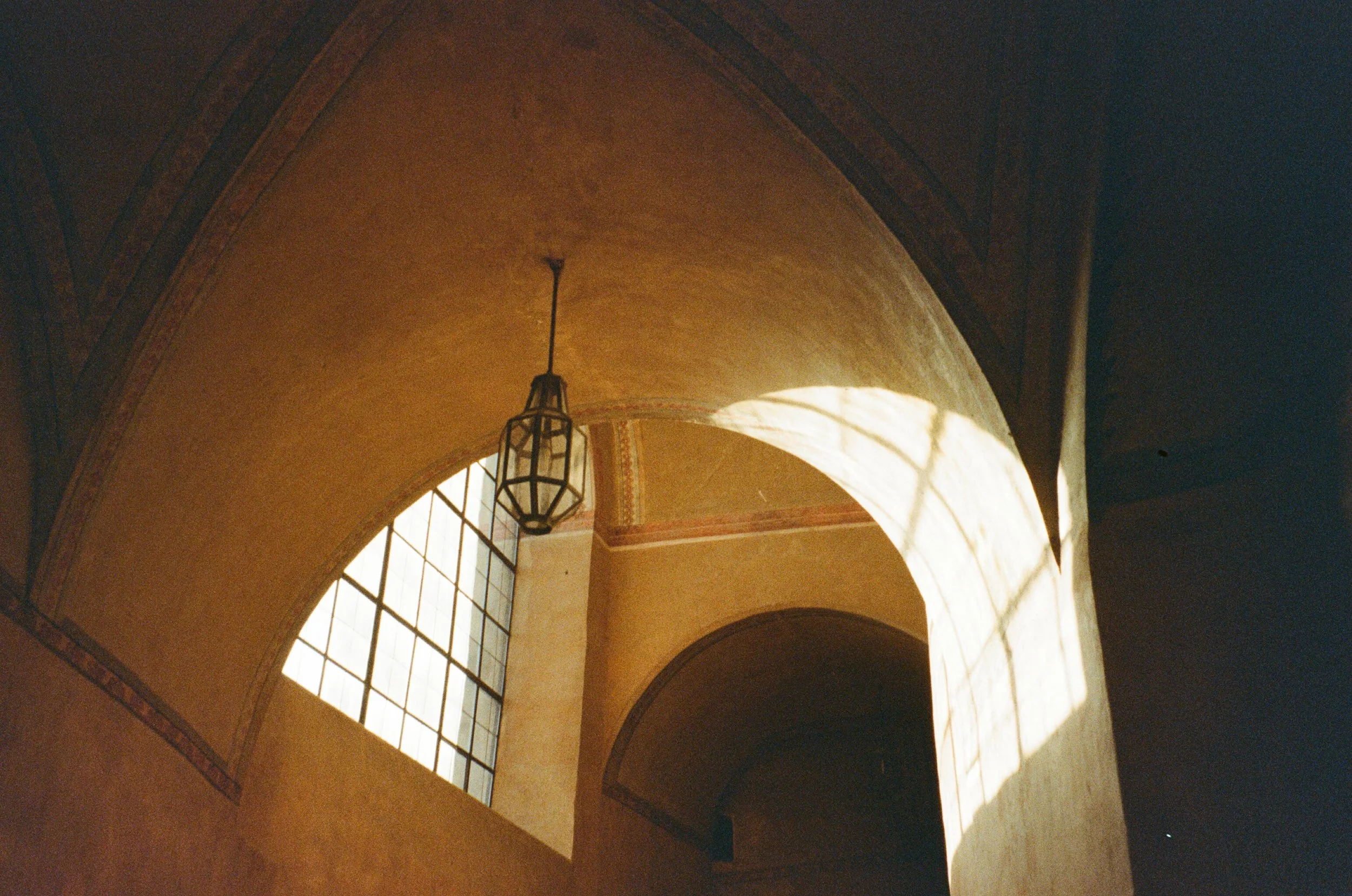 Winter shadows. Český Krumlov, 2025.