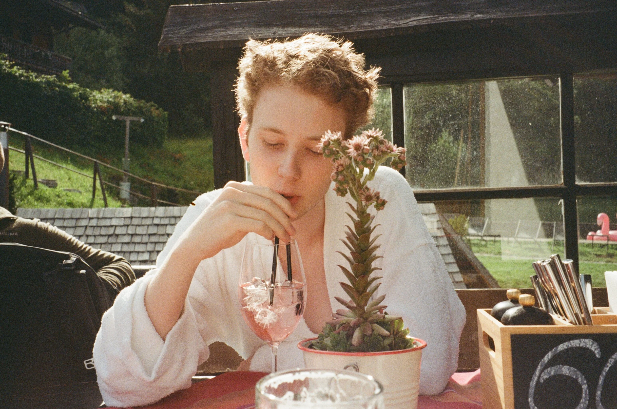 Post-walking treats with Thomas. Bad Gastein, 2026.