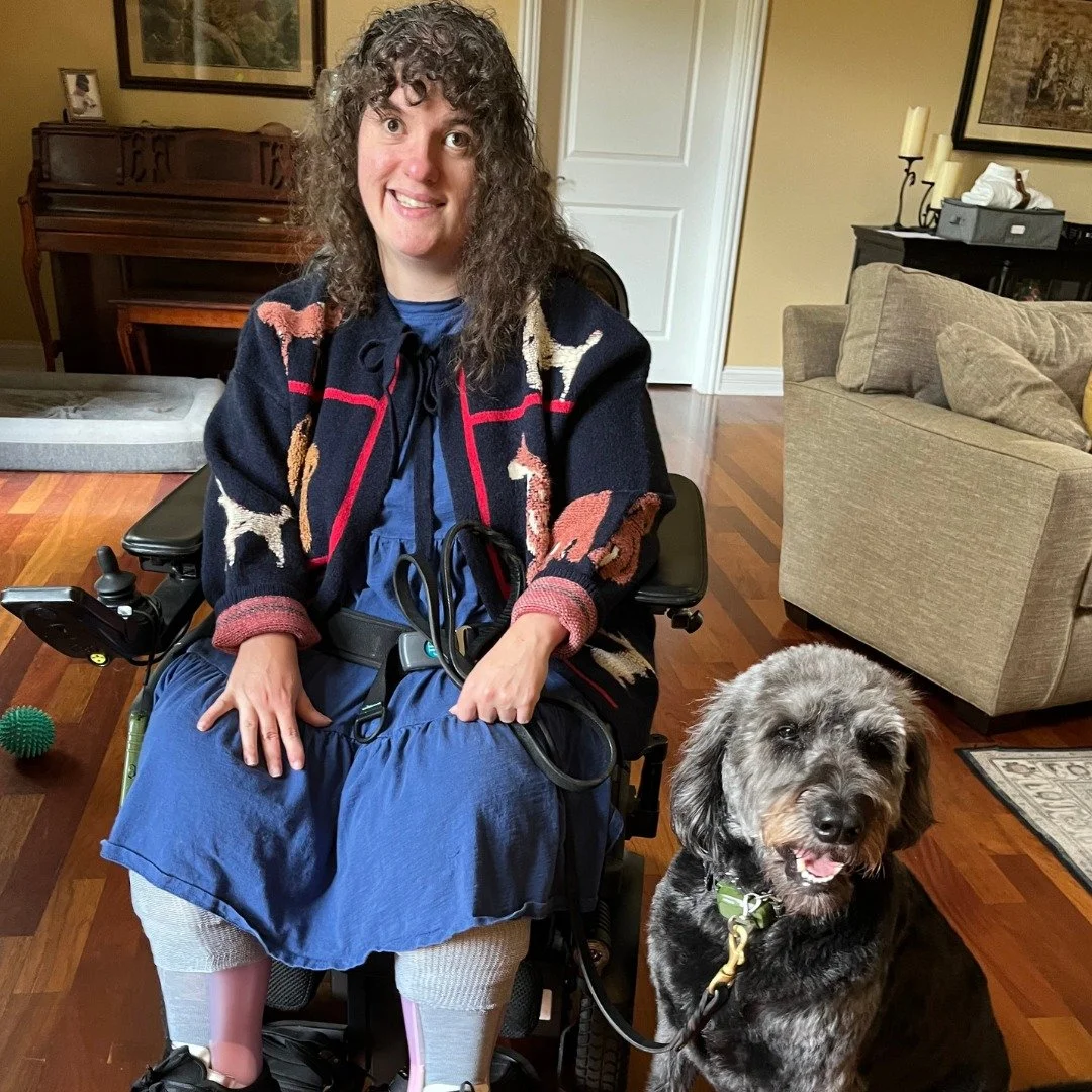 Twinning! 💕
.
.
.
#midamericaservicedogs #servicedogteams #servicedogoffduty #agirlandherdog #bestfriendsfurever