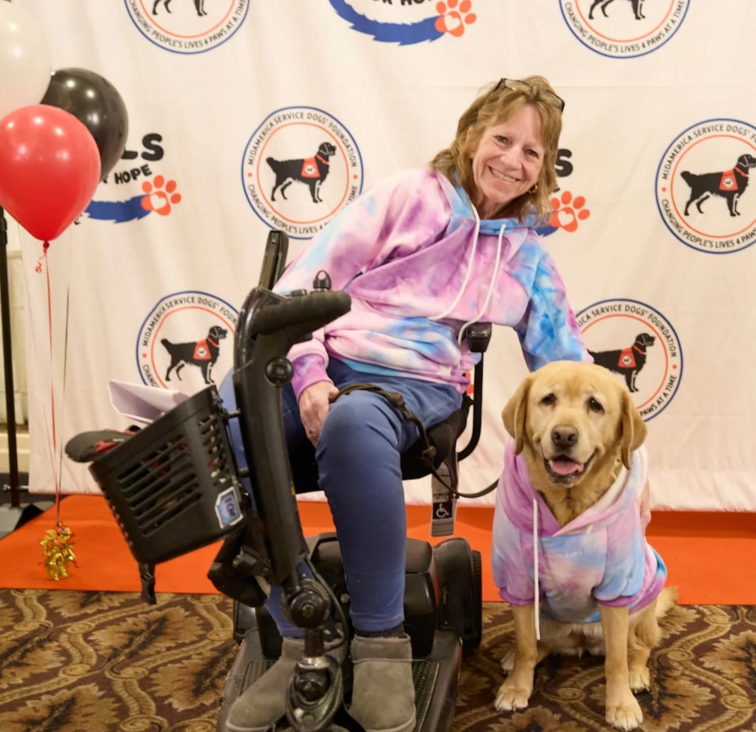 Matching hoodies, matching smiles&hellip;but only one is clocked in. 🐾💼
Daisy may look cute, but she&rsquo;s always happy to be on duty bringing independence, safety, and a whole lot of heart to every step of the journey. 💙
.
.
.
.
#midamericaserv
