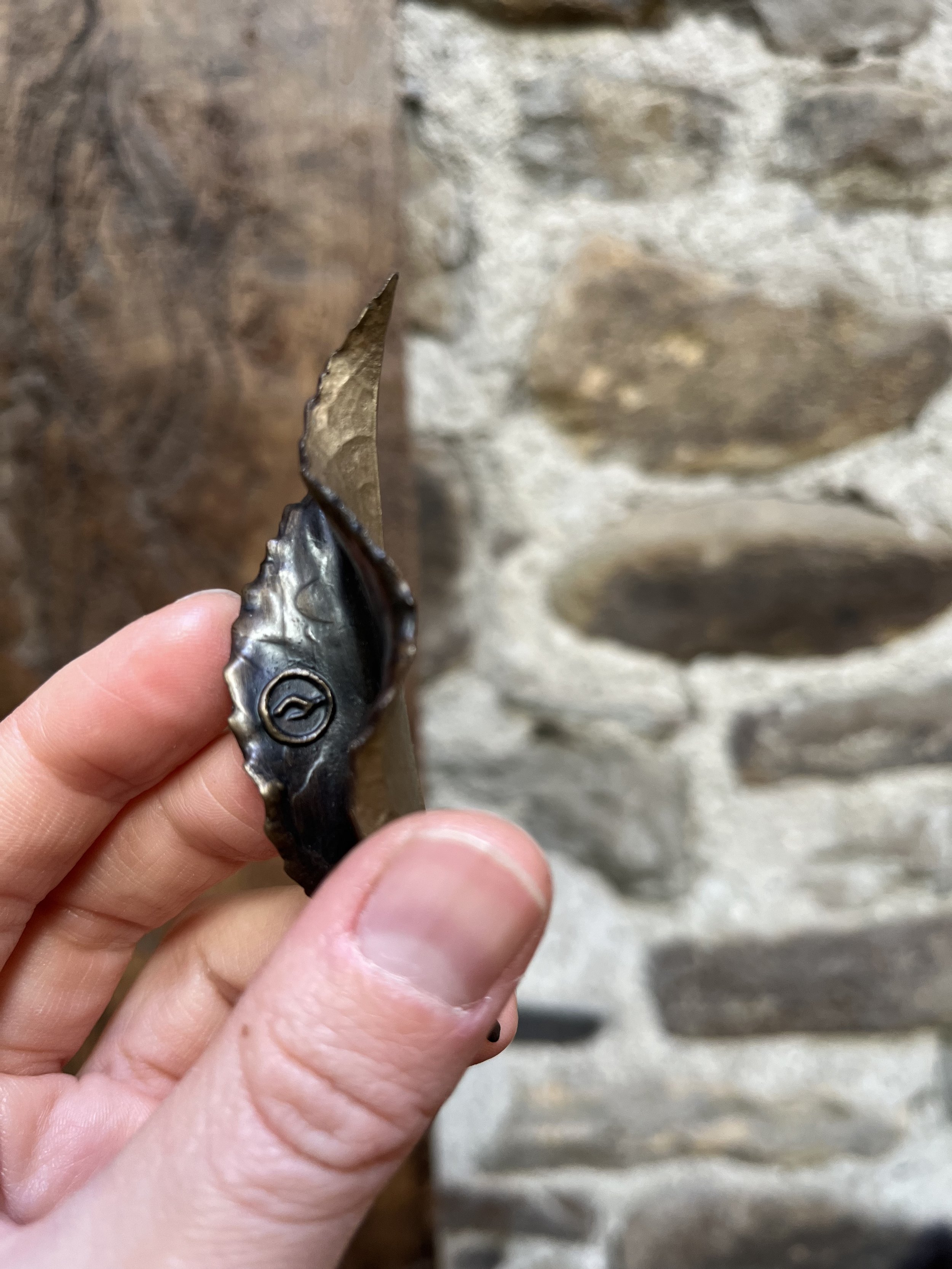 windy-hollow-leaf_01_1.jpg