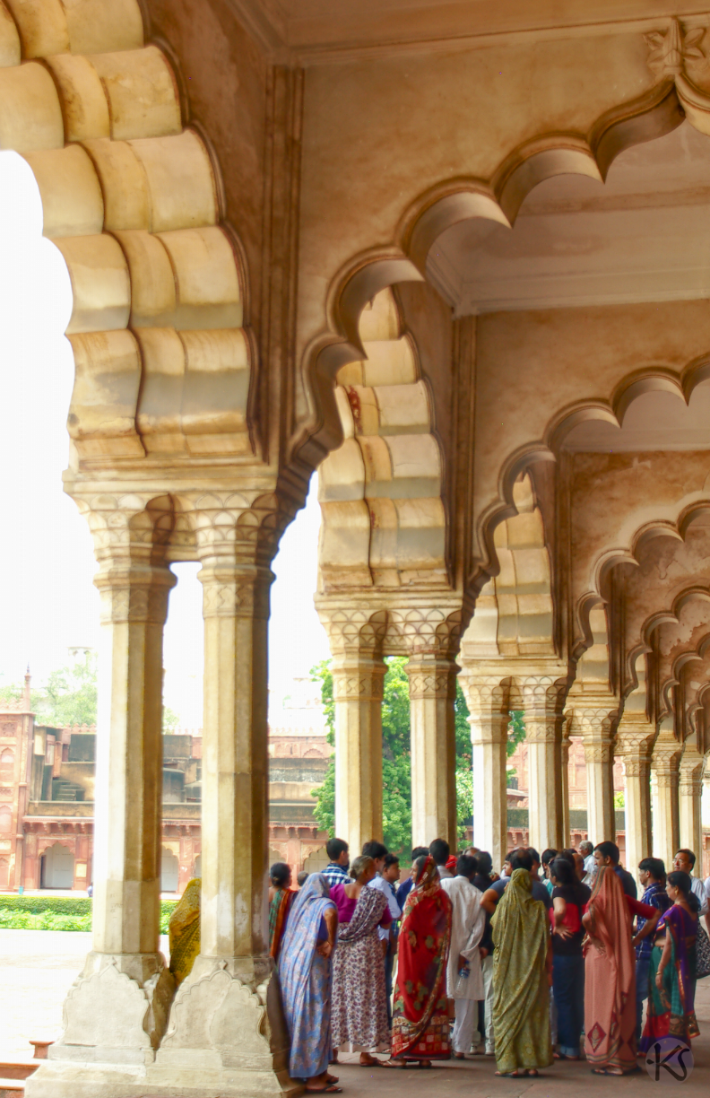 Colorful_people_Agra_India_palace.png