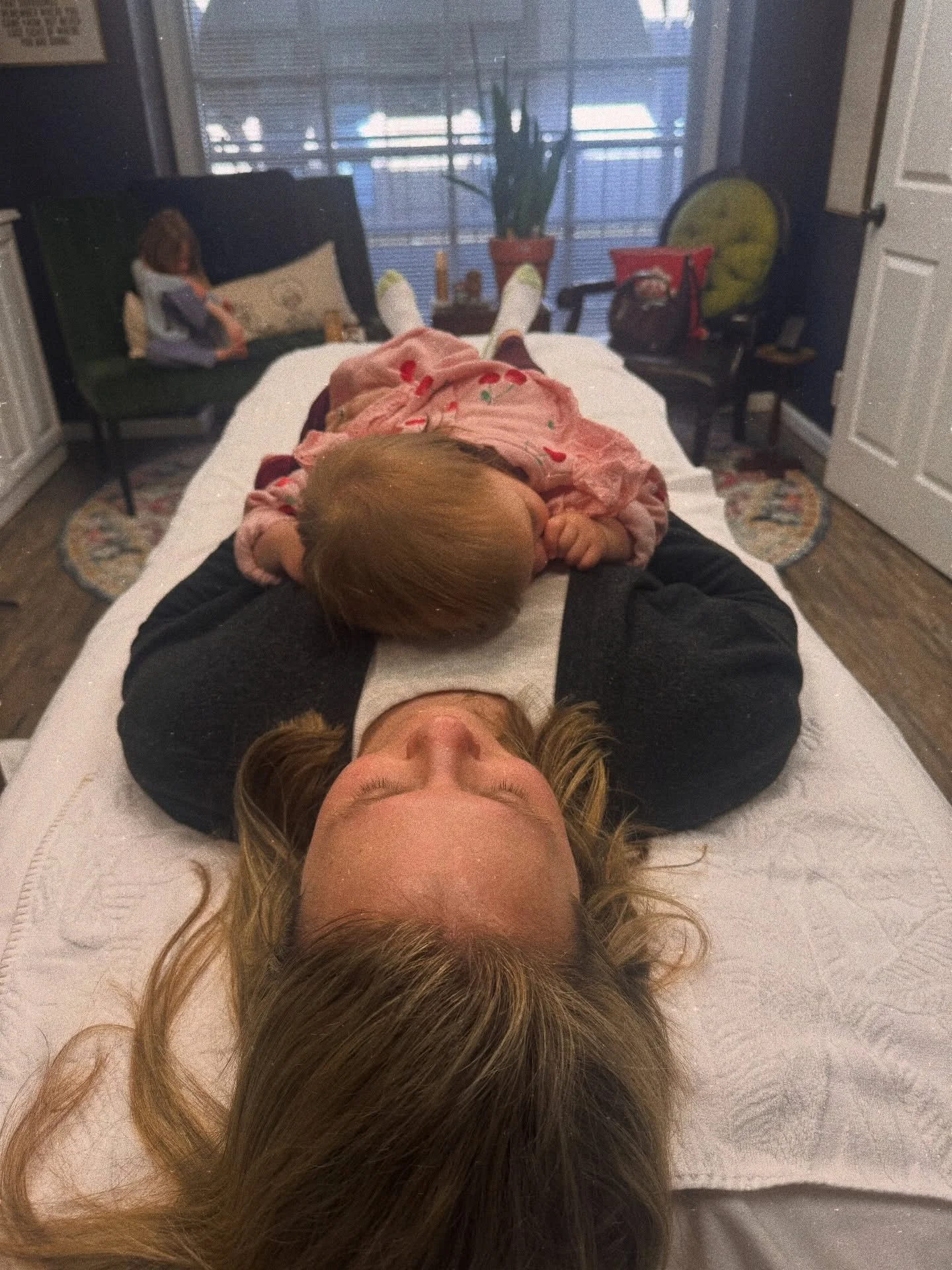 There&rsquo;s something about a little one curled up on her mama that just stops time for a second.

She laid right on her chest while we did her brow wax&hellip; completely safe, completely at ease.

And Kat said, &ldquo;She rarely does this.&rdquo;